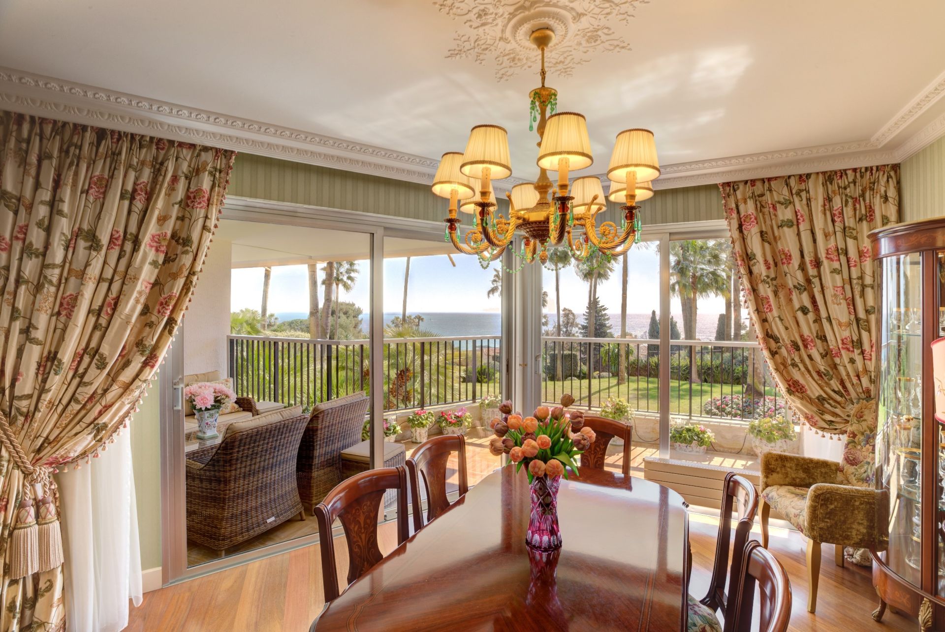 apartment 4 Rooms for sale on CANNES (06400)