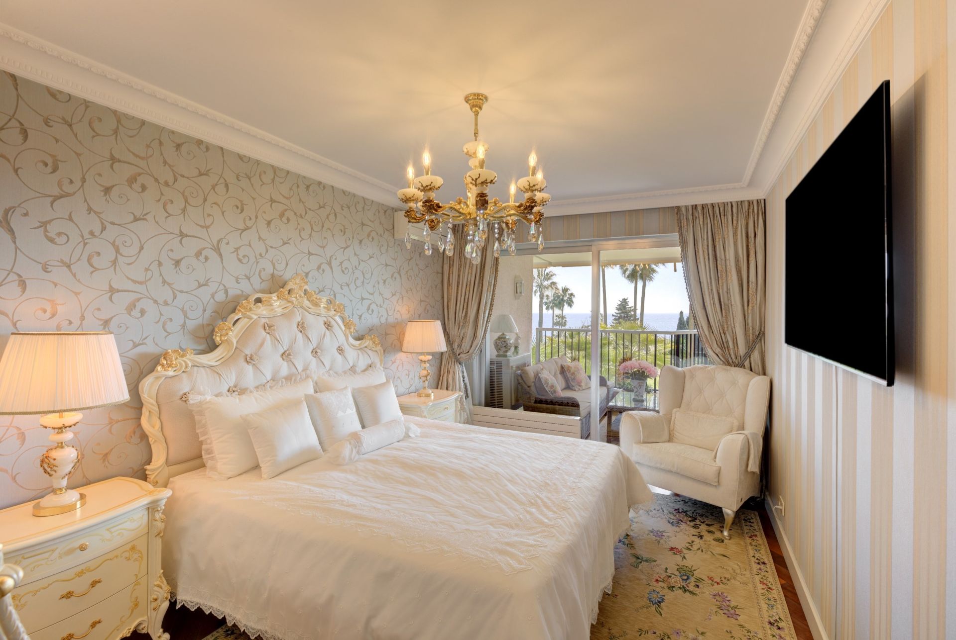 apartment 4 Rooms for sale on CANNES (06400)