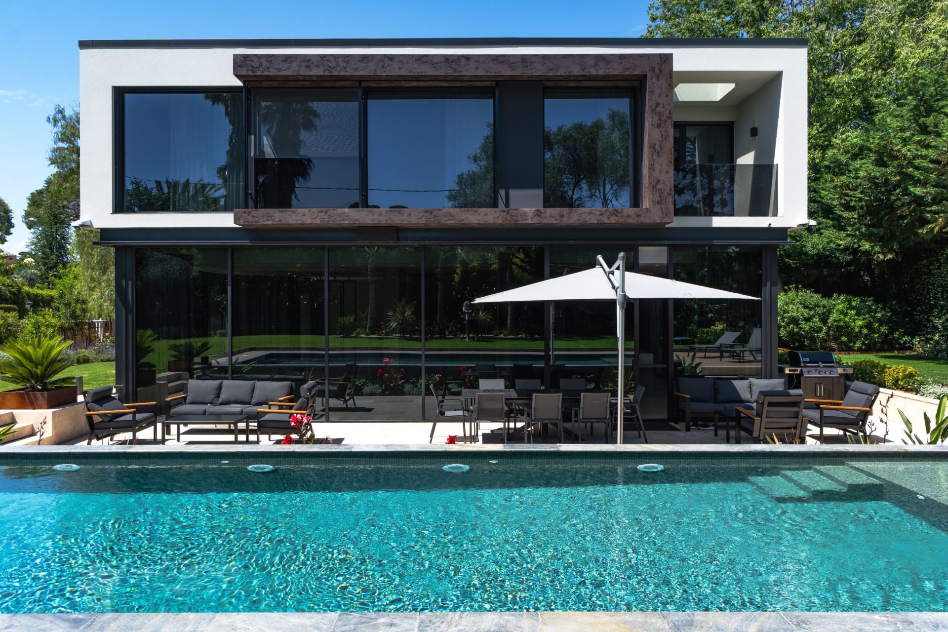contemporary house 8 Rooms for sale on CAP D ANTIBES (06160)