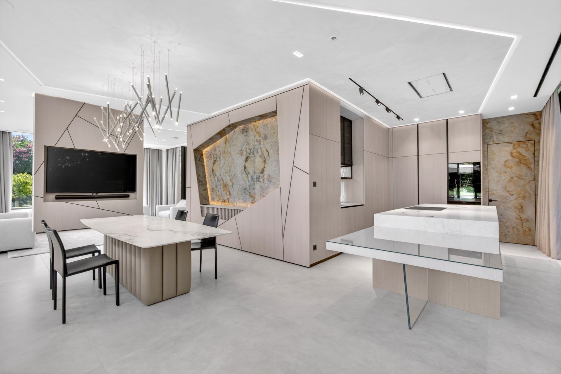 contemporary house 8 Rooms for sale on CAP D ANTIBES (06160)