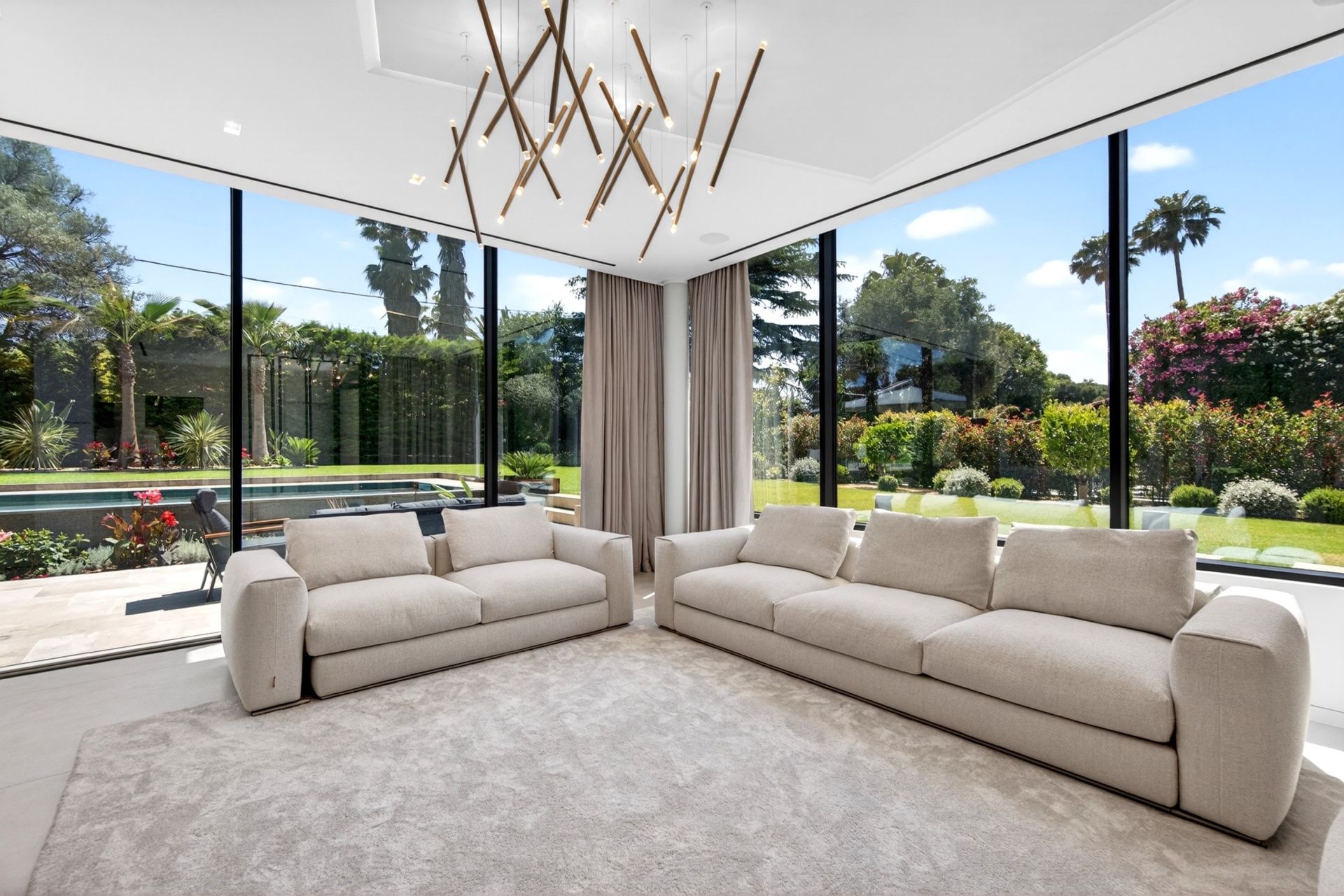 contemporary house 8 Rooms for sale on CAP D ANTIBES (06160)