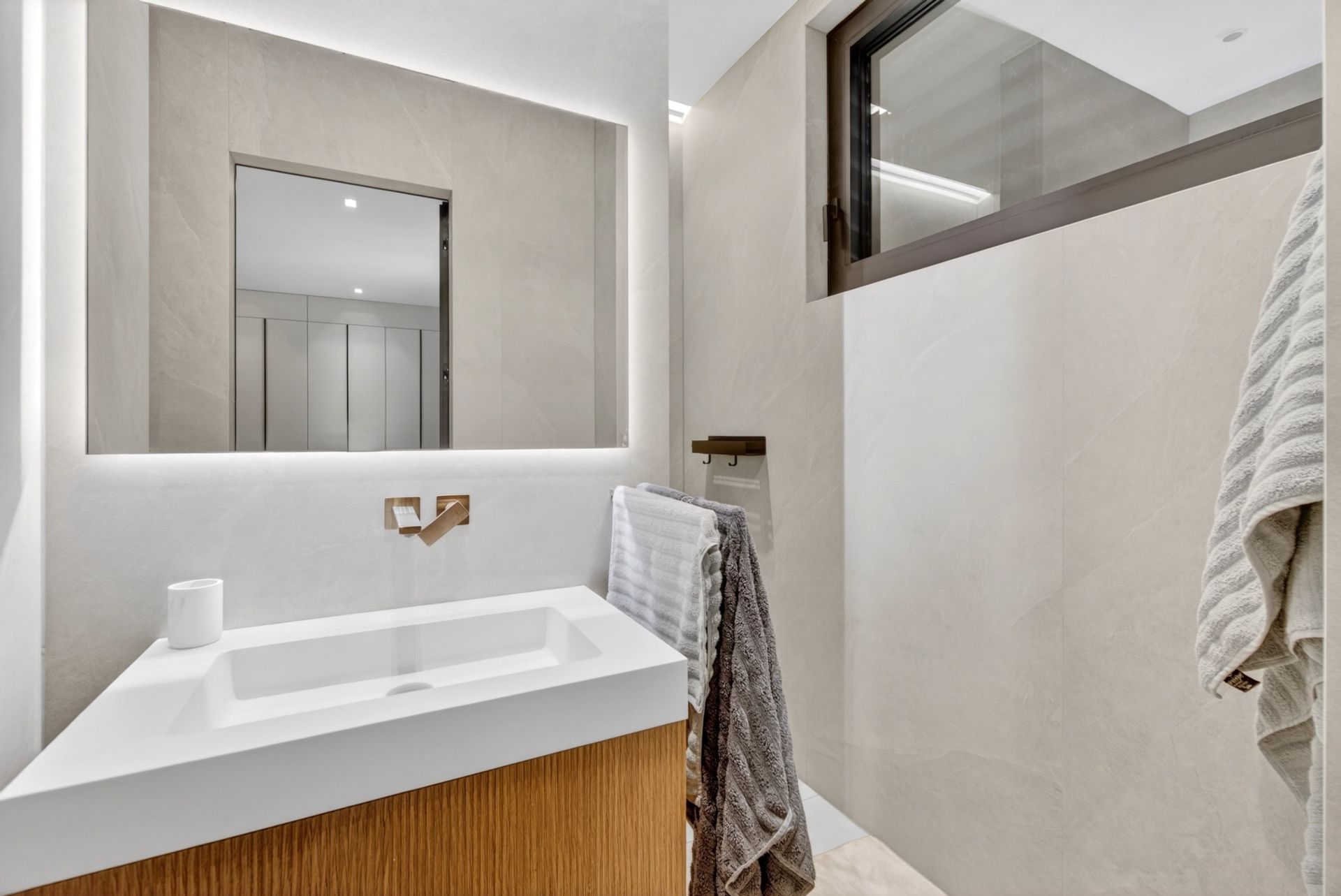 contemporary house 8 Rooms for sale on CAP D ANTIBES (06160)