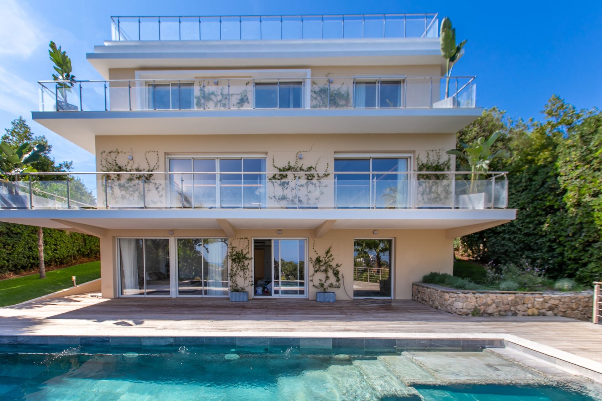 maison contemporaine 8 Pièces en vente sur CAP D ANTIBES (06160)