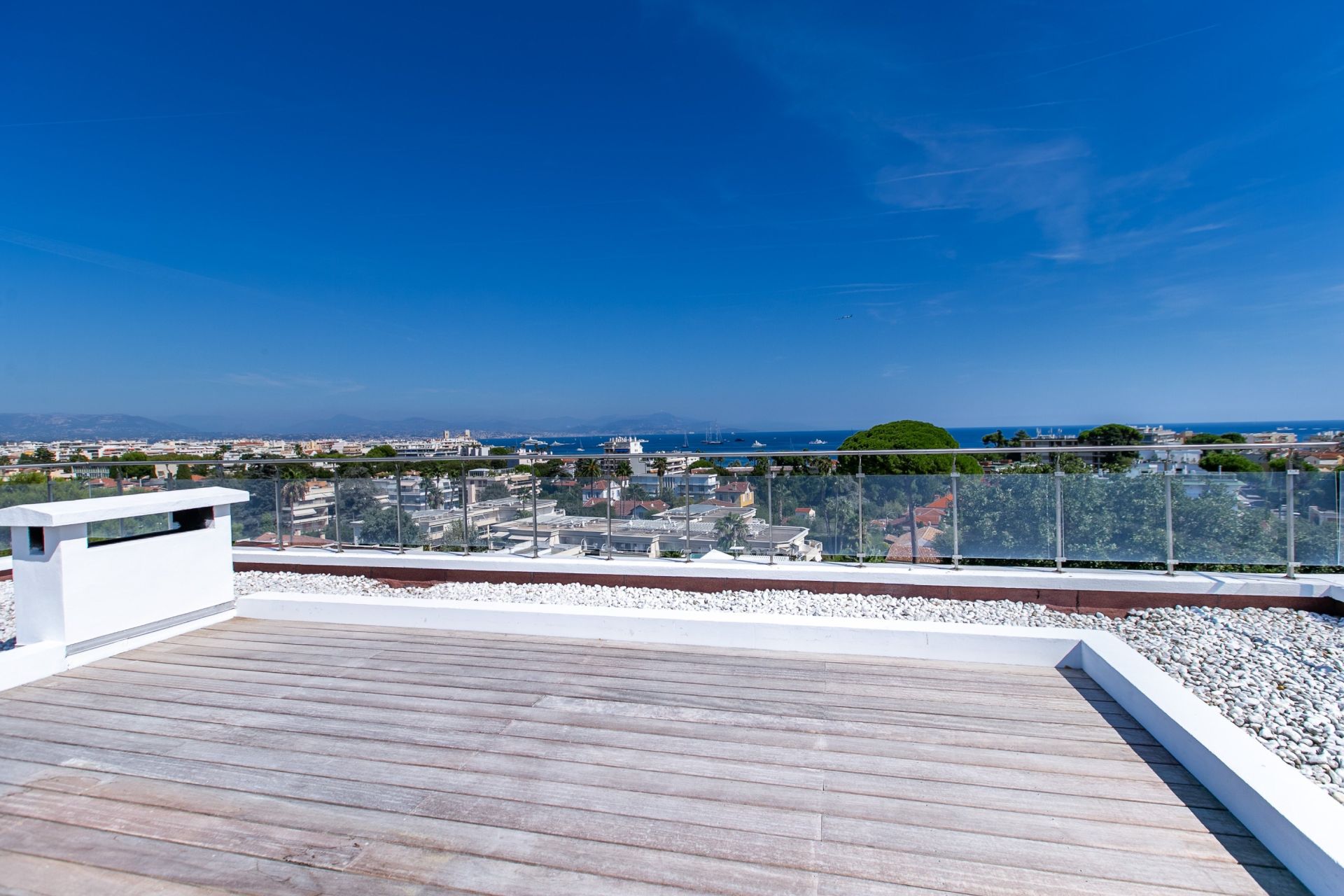 contemporary house 8 Rooms for sale on CAP D ANTIBES (06160)