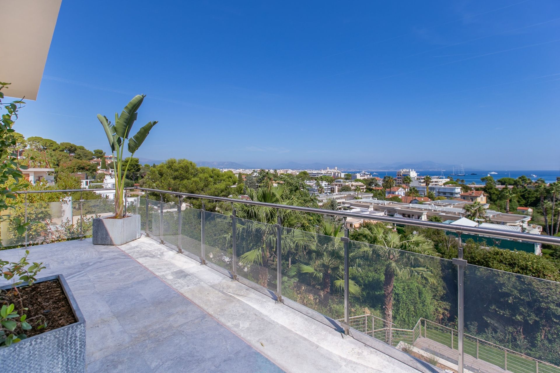 maison contemporaine 8 Pièces en vente sur CAP D ANTIBES (06160)