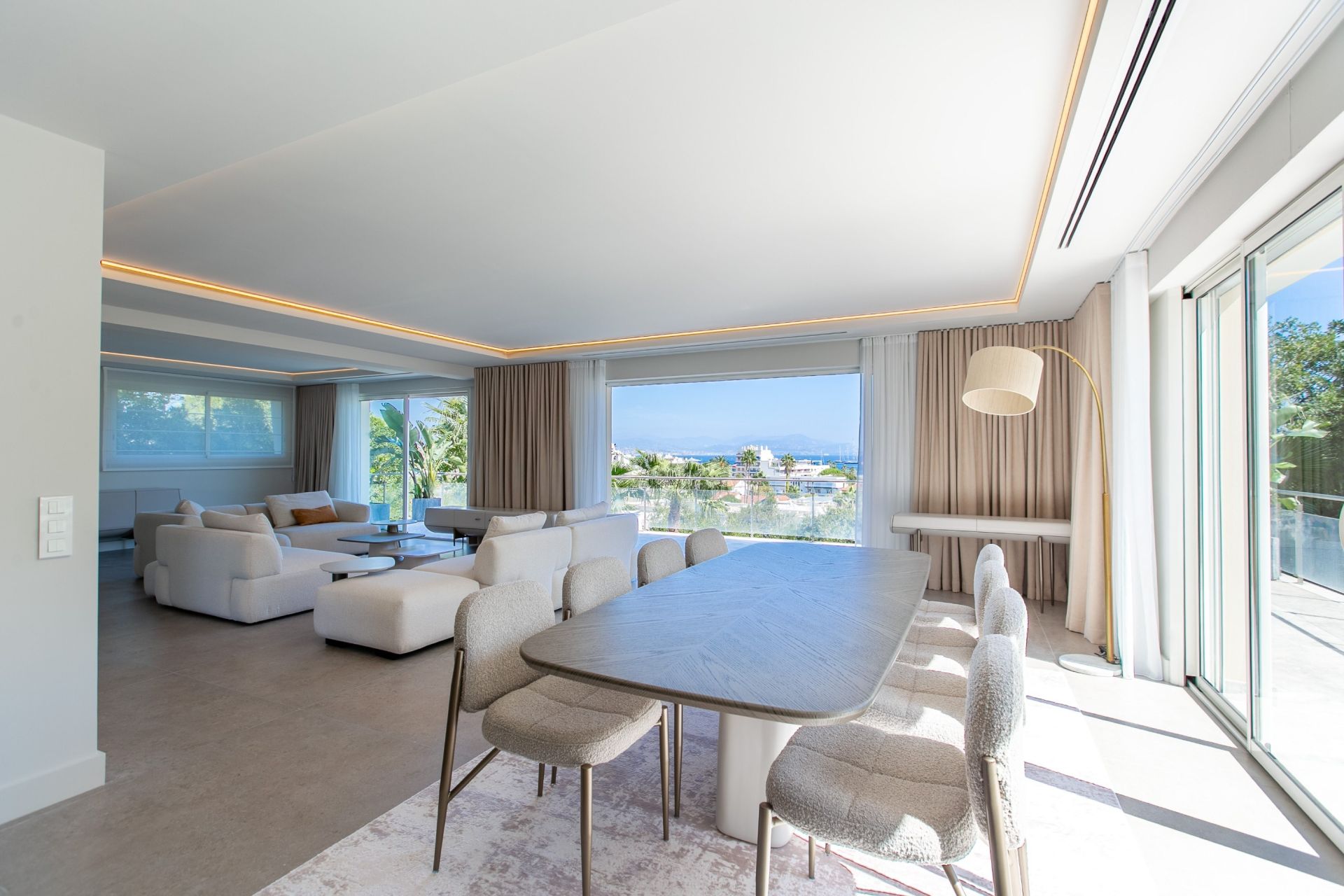 contemporary house 8 Rooms for sale on CAP D ANTIBES (06160)
