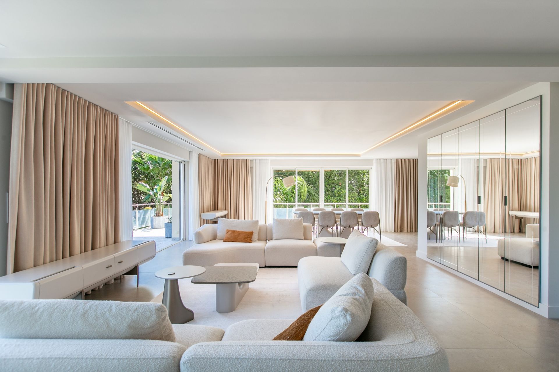 contemporary house 8 Rooms for sale on CAP D ANTIBES (06160)