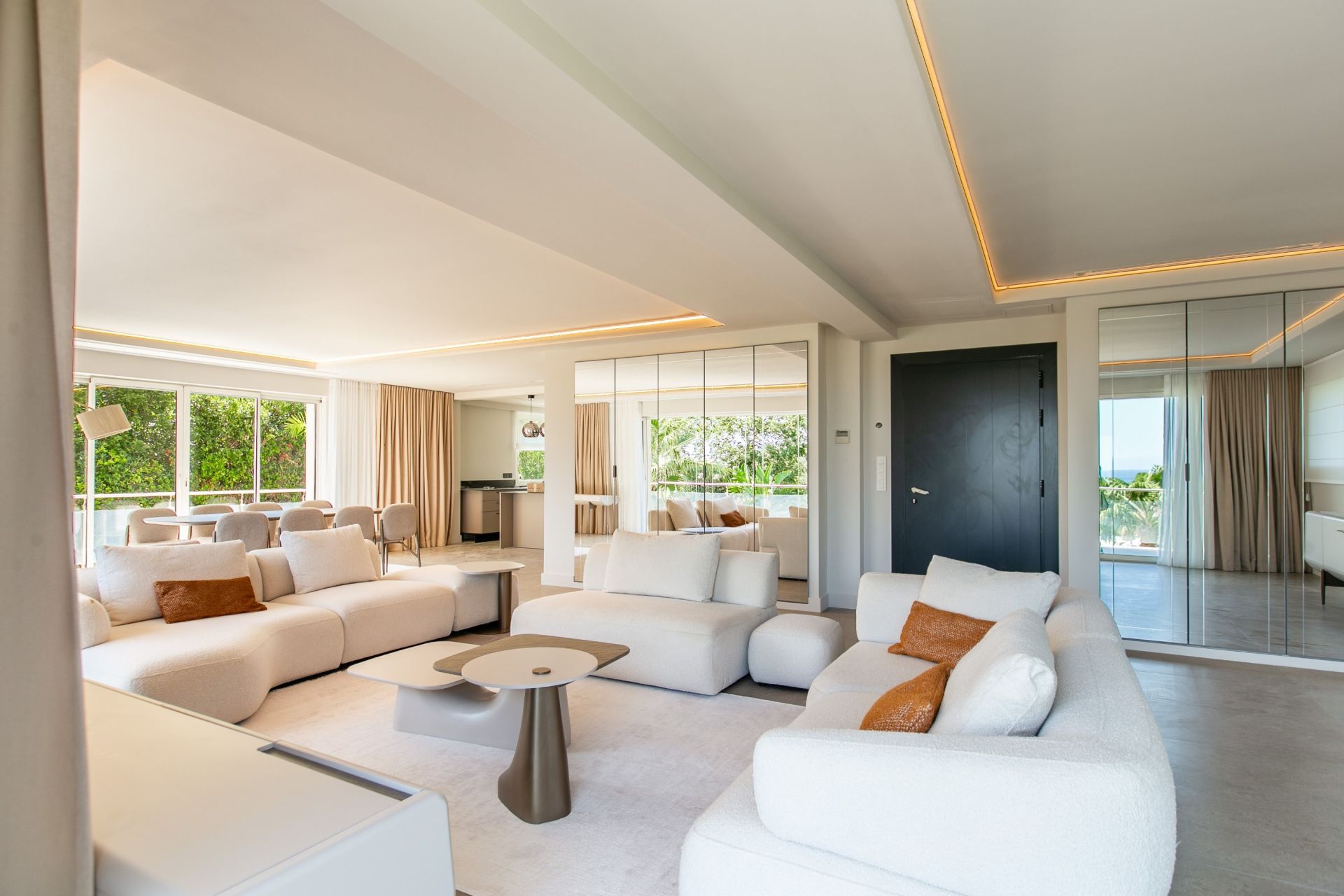 contemporary house 8 Rooms for sale on CAP D ANTIBES (06160)