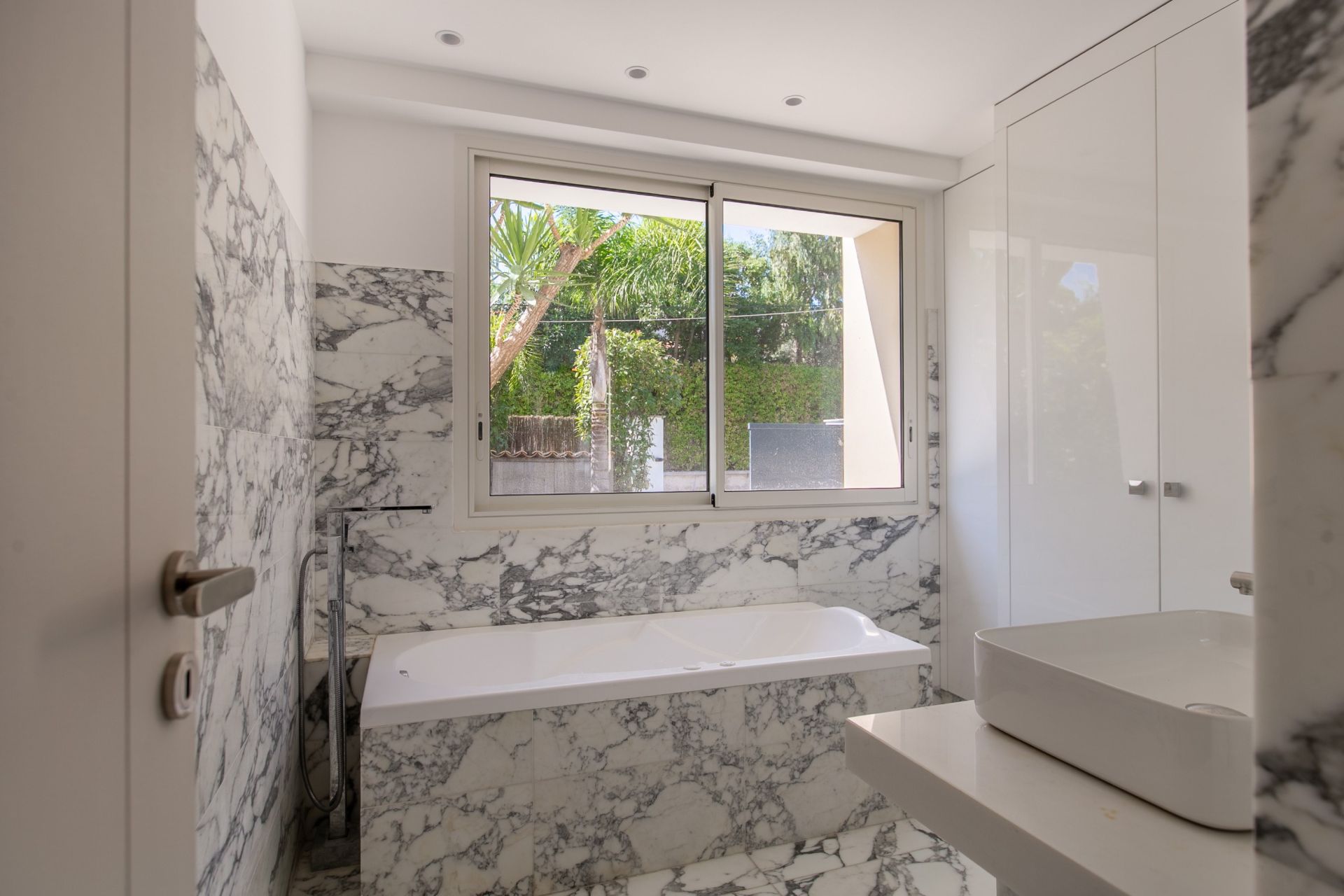 maison contemporaine 8 Pièces en vente sur CAP D ANTIBES (06160)