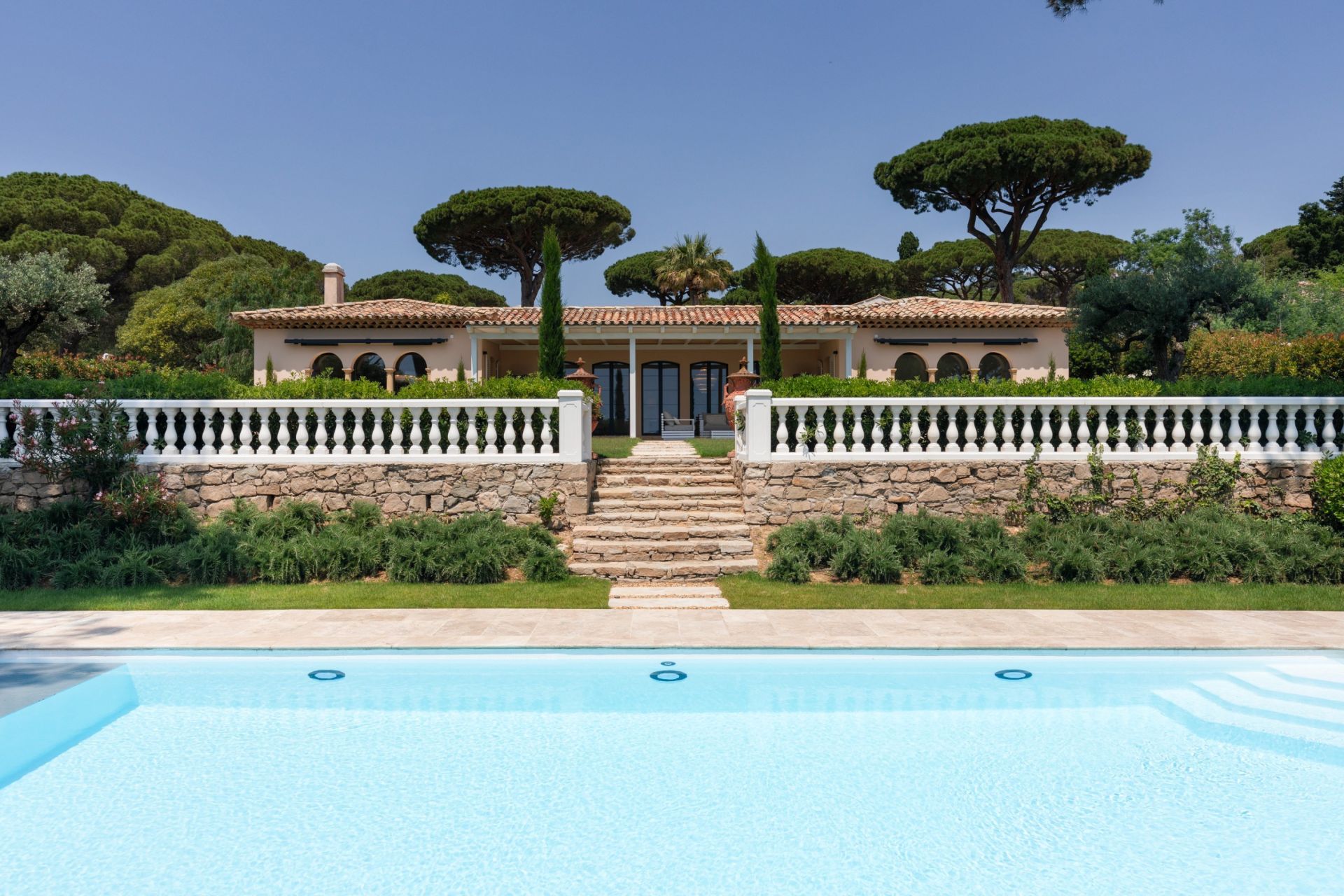 villa 15 Rooms for sale on GRIMAUD (83310)