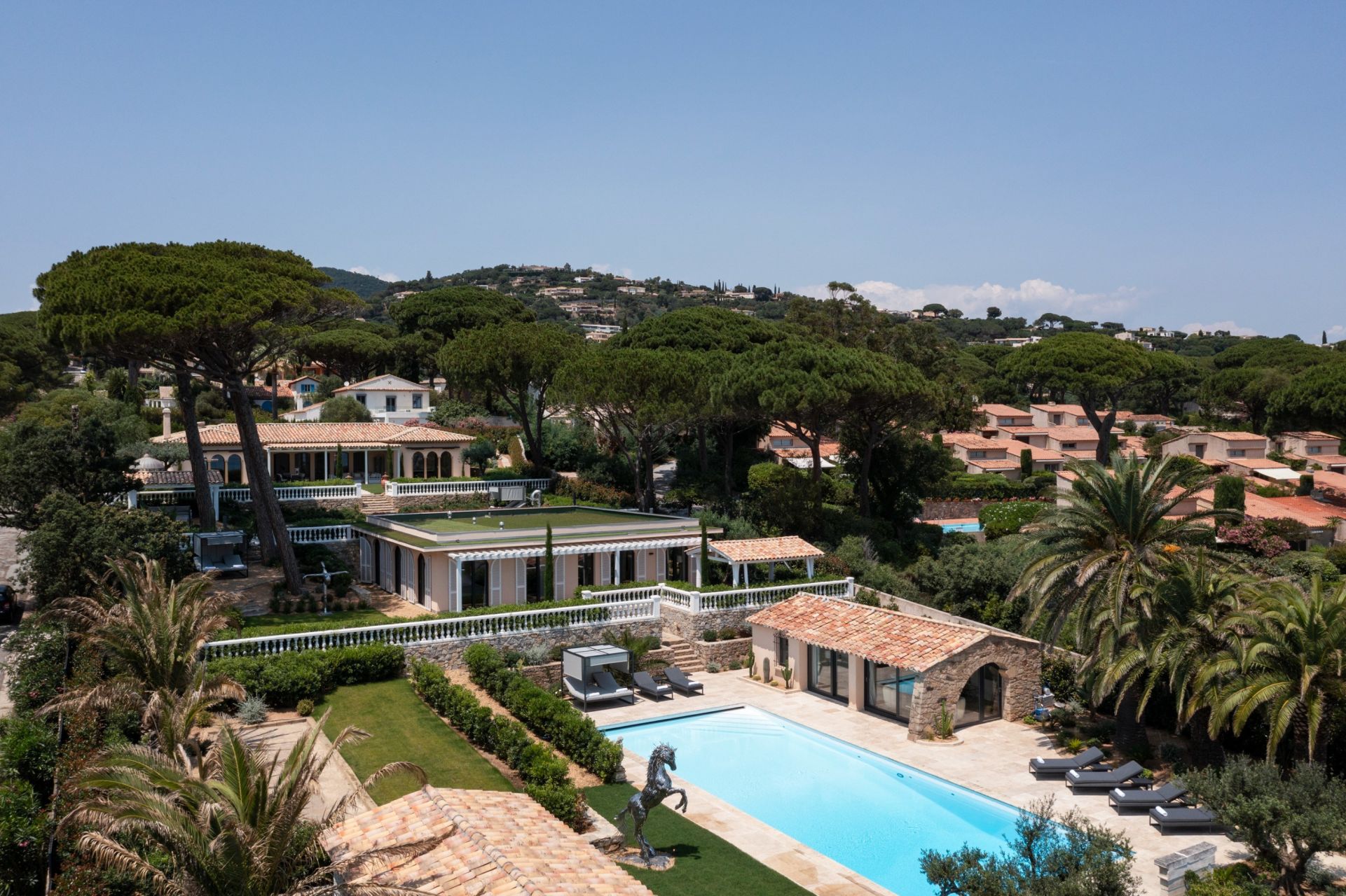 villa 15 Rooms for sale on GRIMAUD (83310)