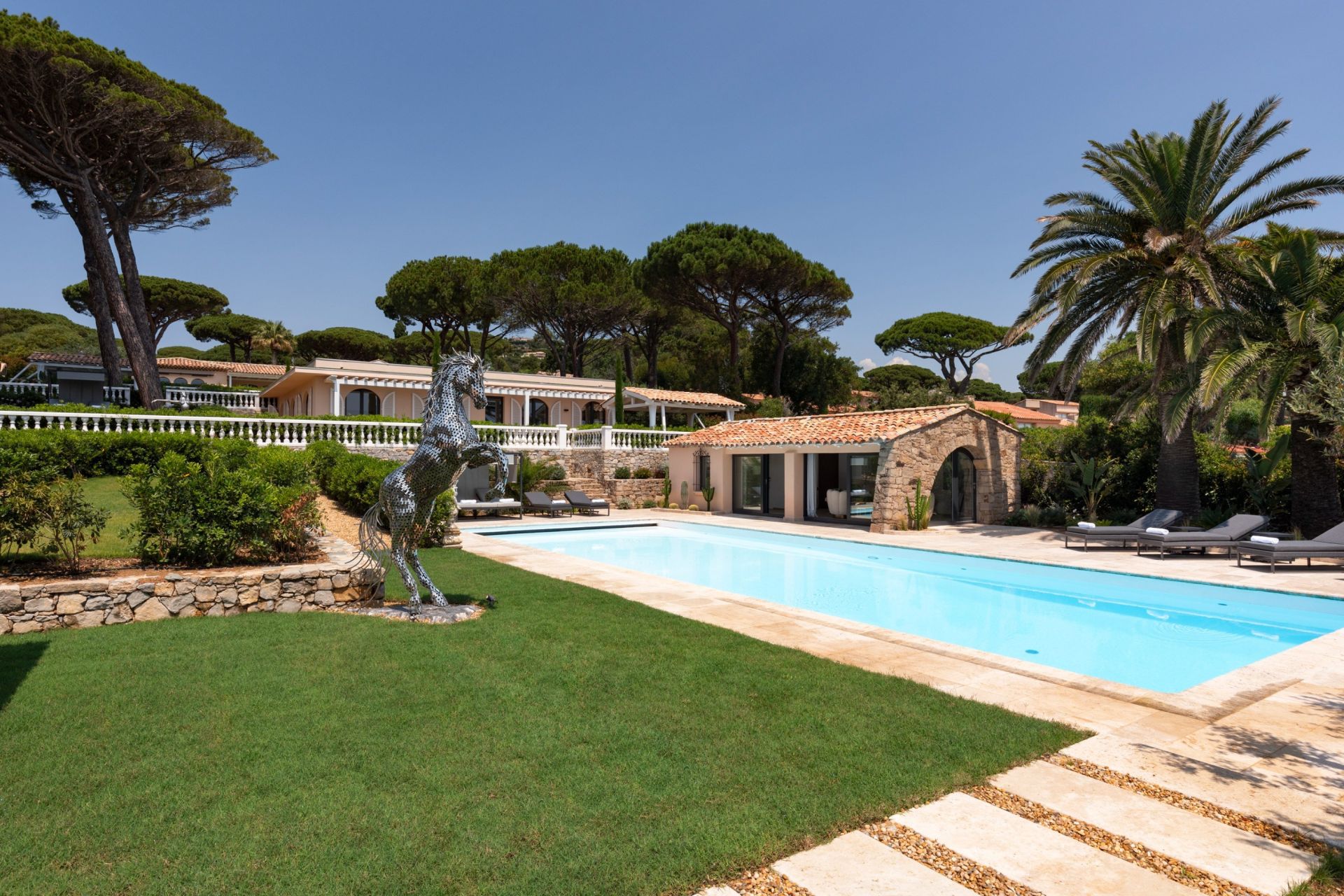 villa 15 Rooms for sale on GRIMAUD (83310)