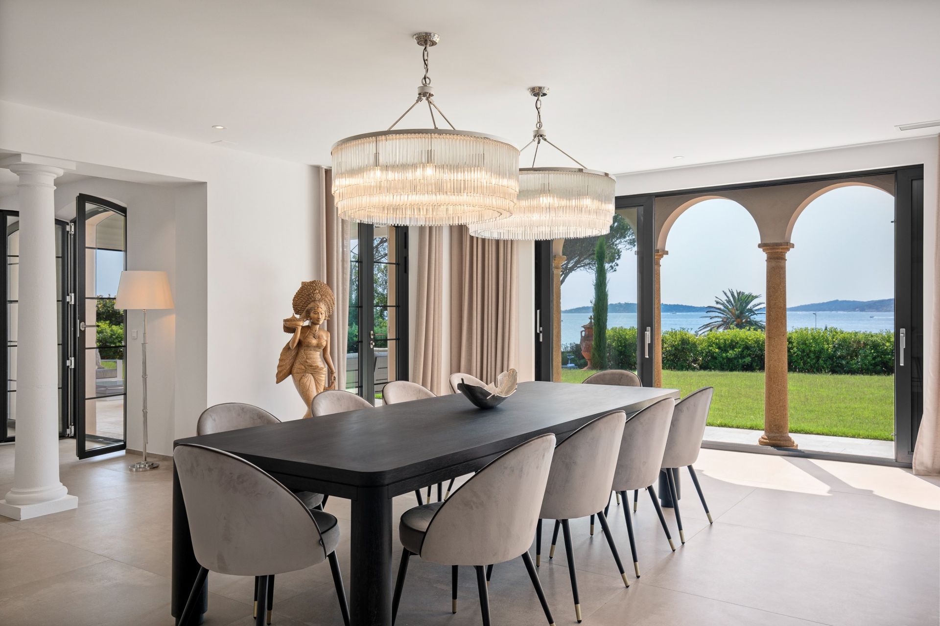 villa 15 Rooms for sale on GRIMAUD (83310)
