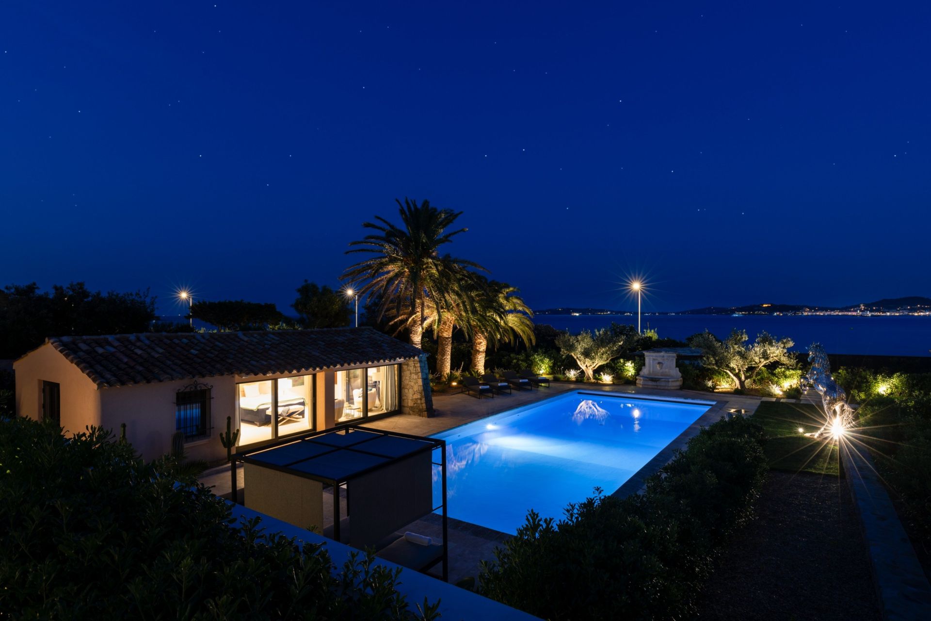 villa 15 Rooms for sale on GRIMAUD (83310)