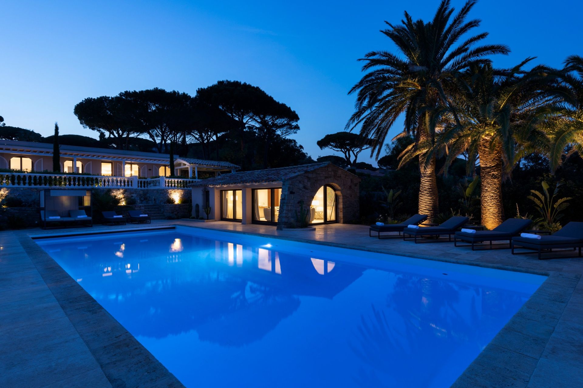 villa 15 Rooms for sale on GRIMAUD (83310)