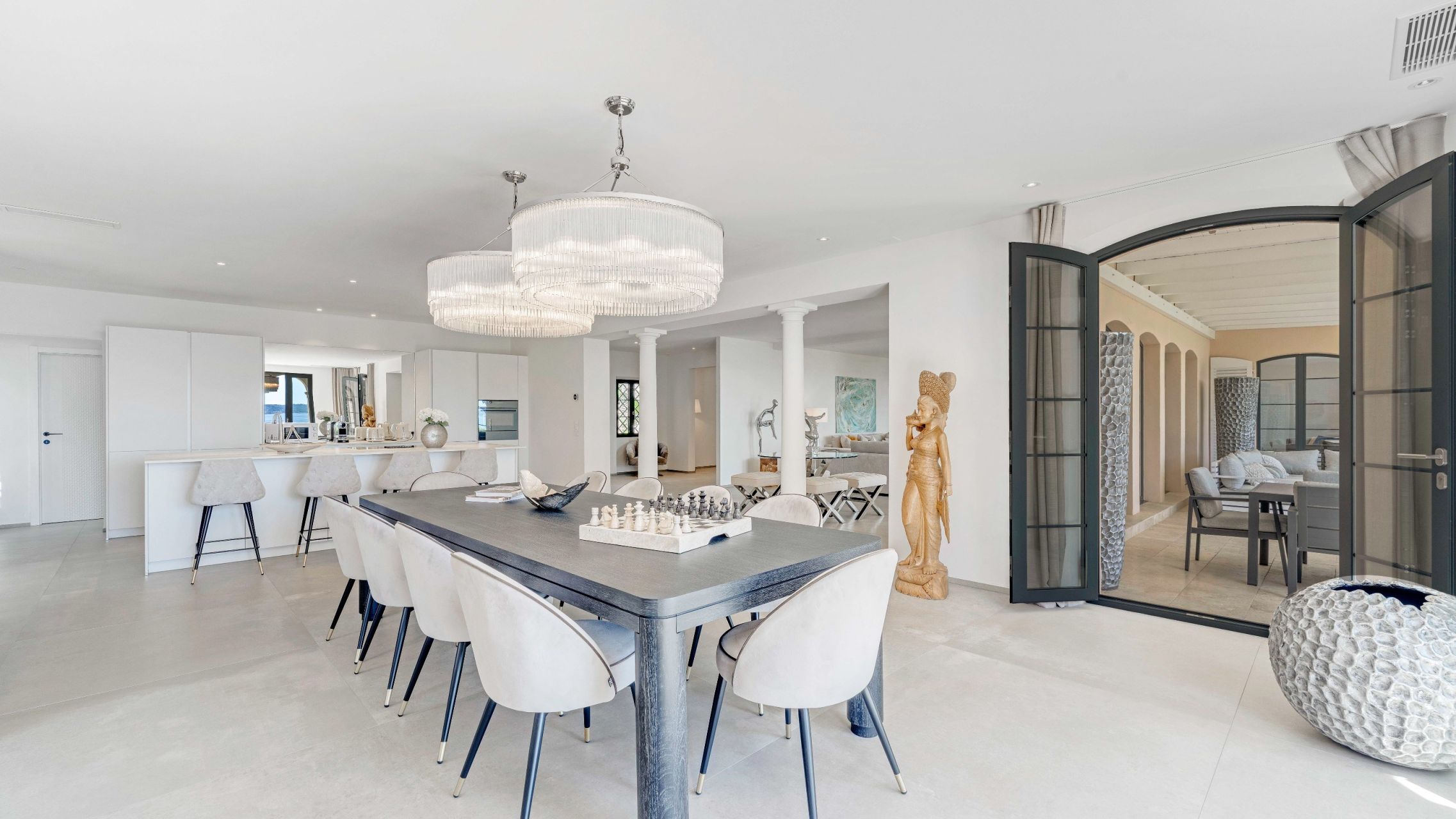 villa 15 Rooms for sale on GRIMAUD (83310)