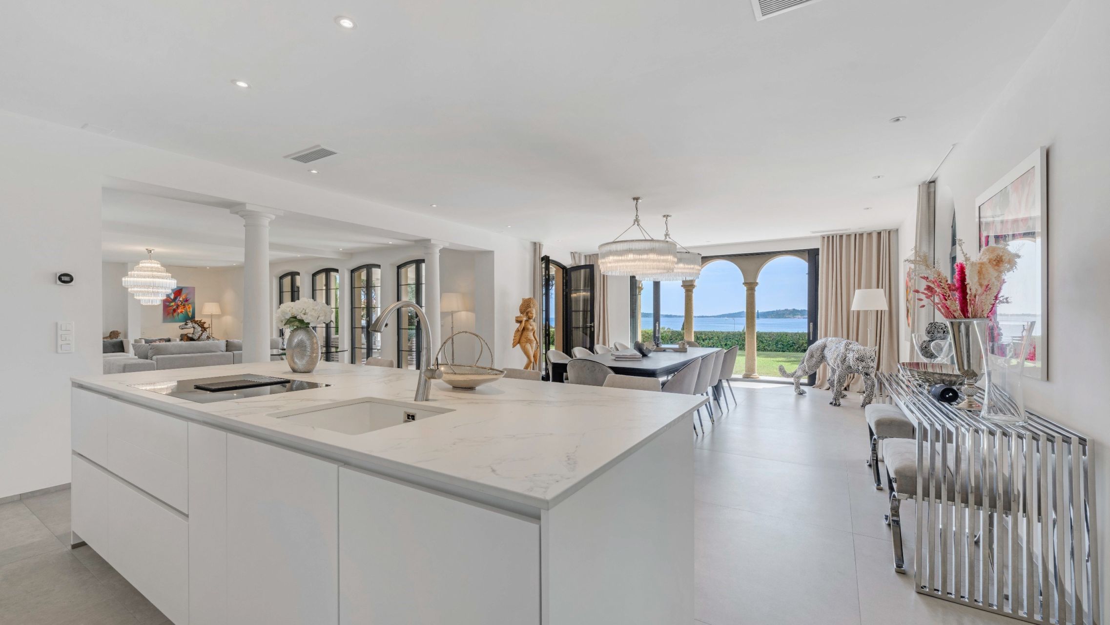 villa 15 Rooms for sale on GRIMAUD (83310)