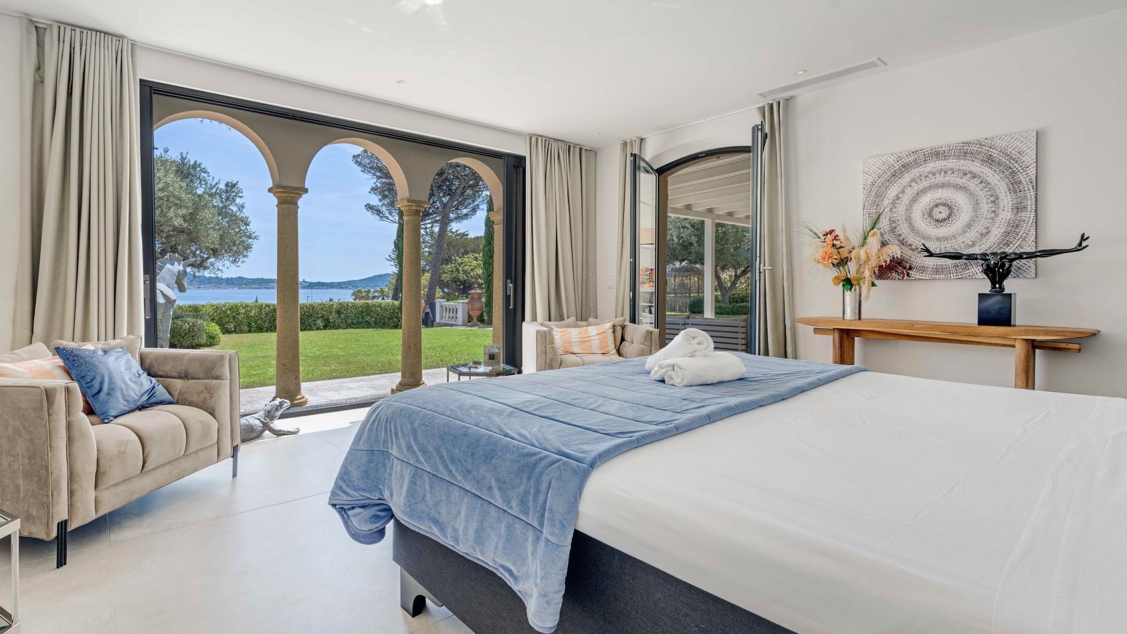 villa 15 Rooms for sale on GRIMAUD (83310)