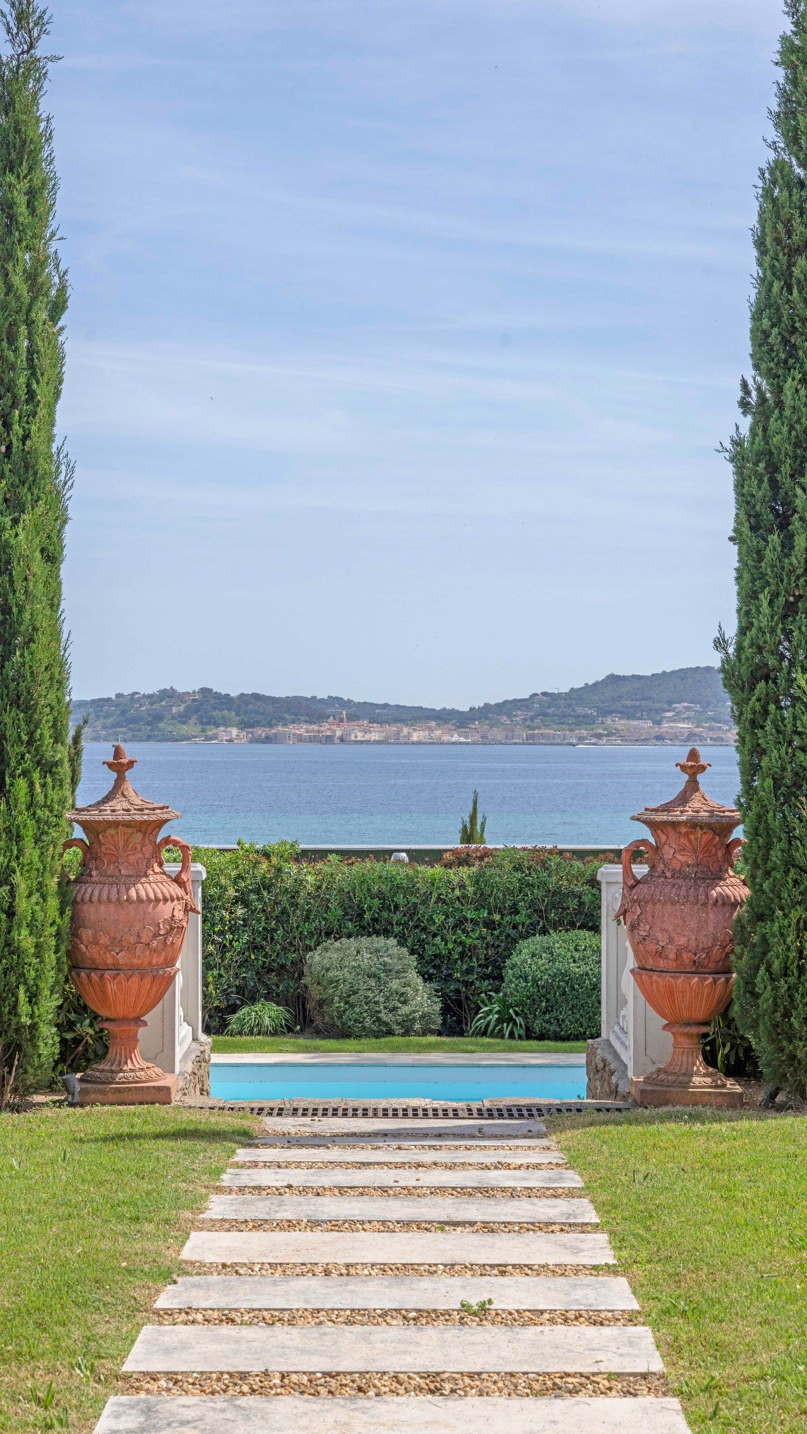 villa 15 Rooms for sale on GRIMAUD (83310)