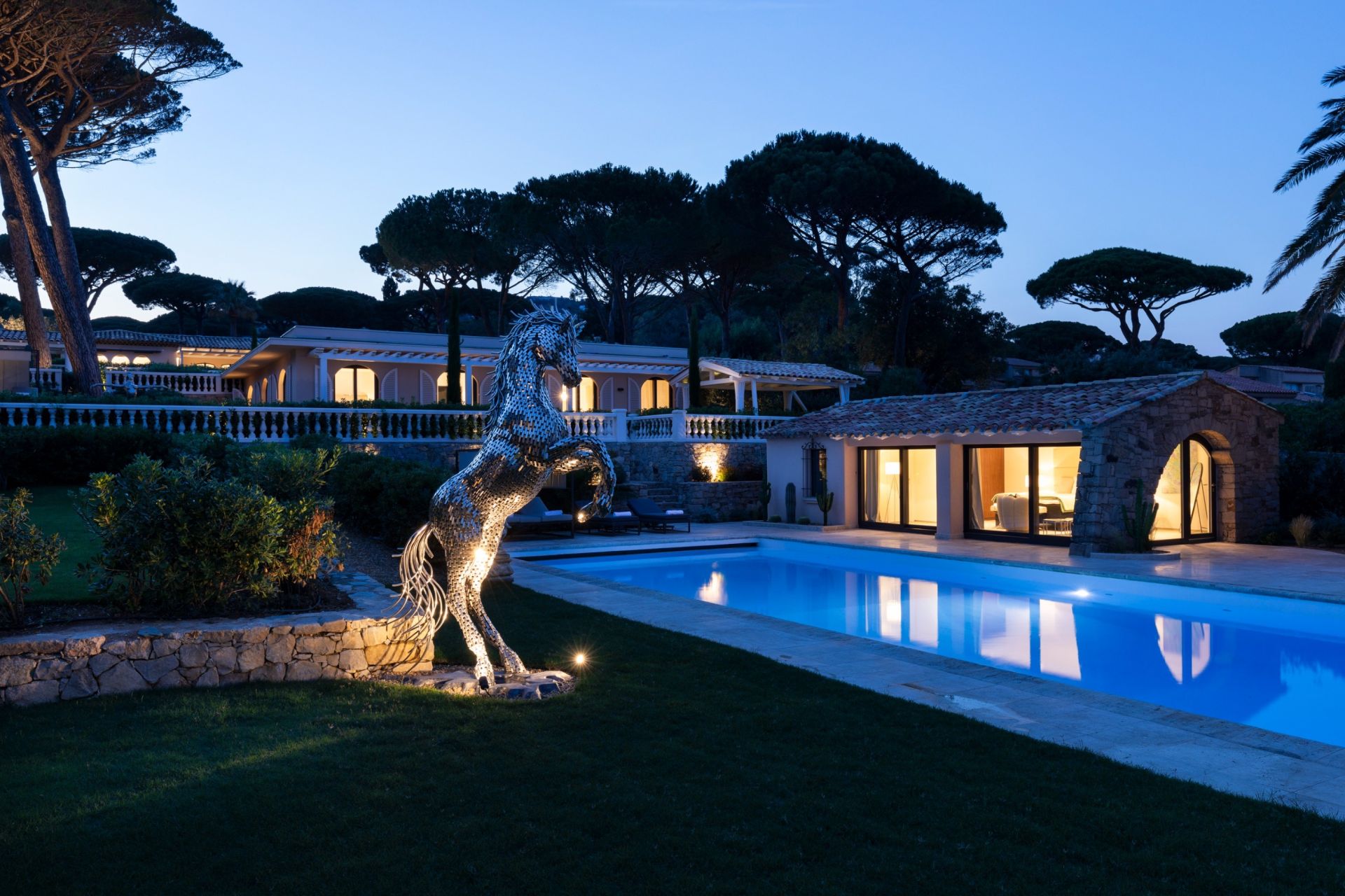 villa 15 Rooms for sale on GRIMAUD (83310)