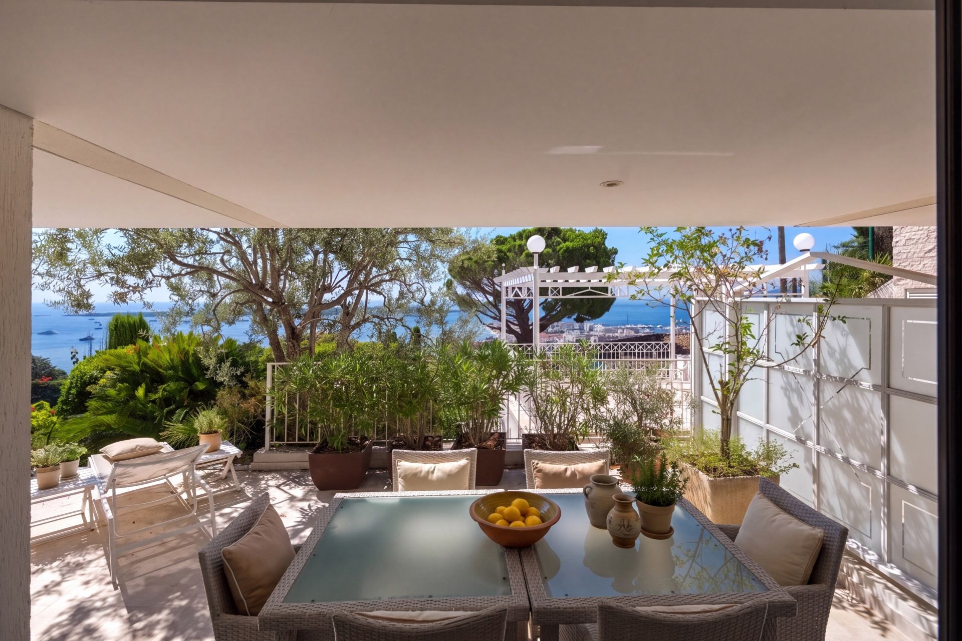 apartment 4 Rooms for sale on CANNES (06400)