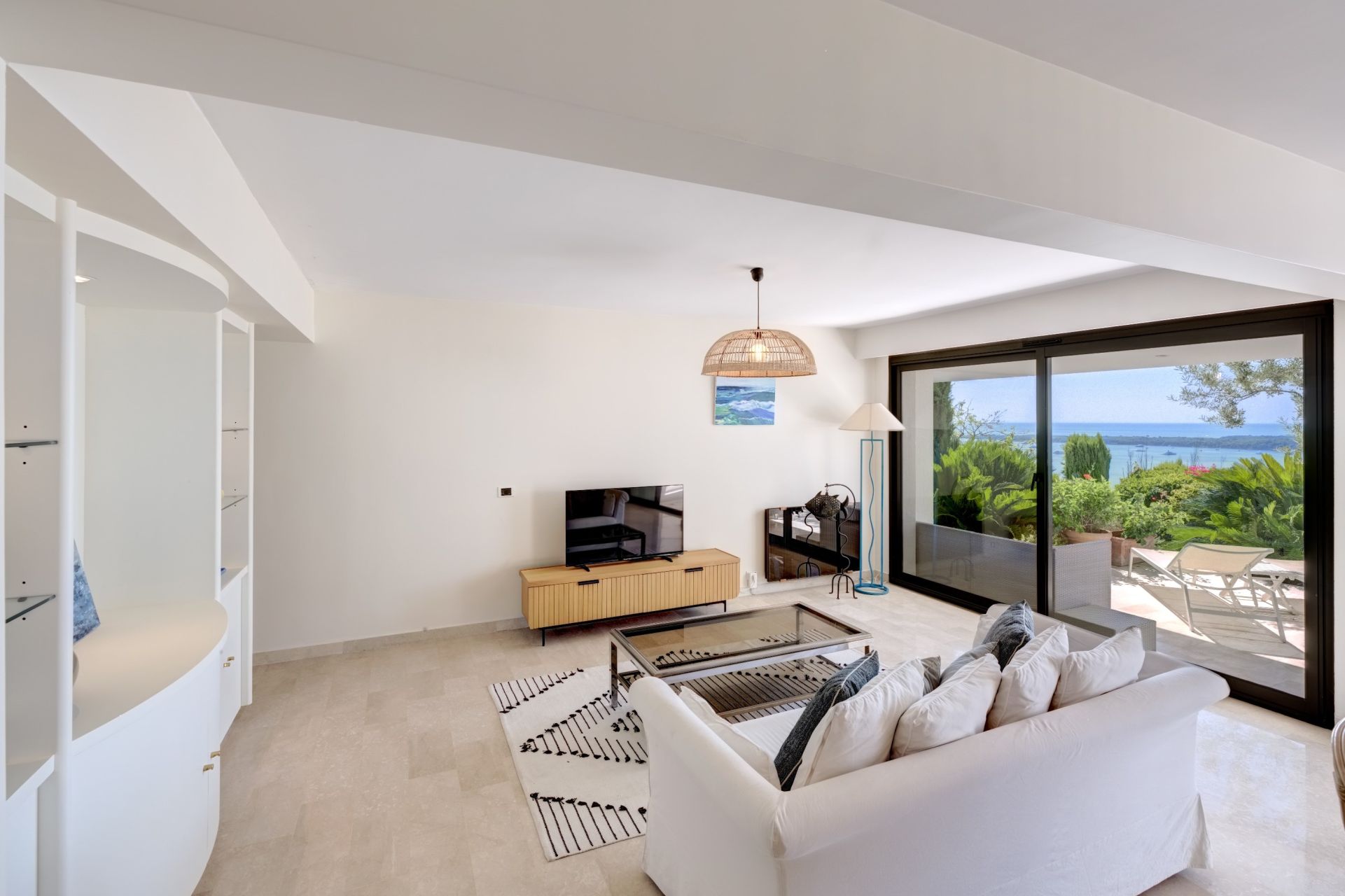 apartment 4 Rooms for sale on CANNES (06400)