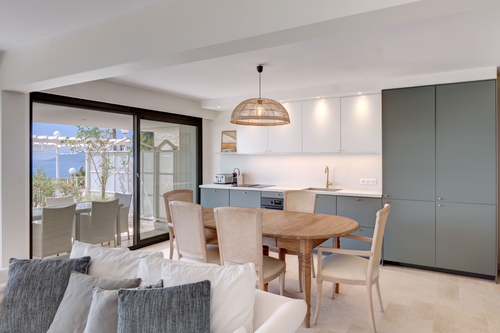 apartment 4 Rooms for sale on CANNES (06400)