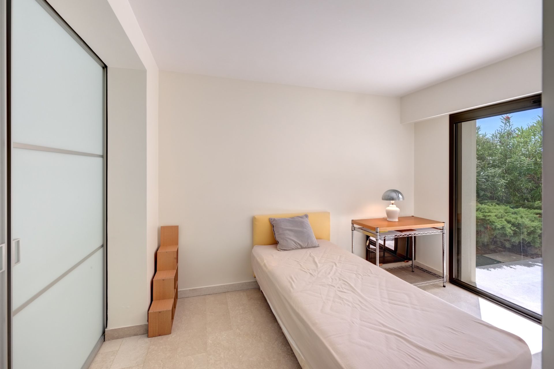 apartment 4 Rooms for sale on CANNES (06400)