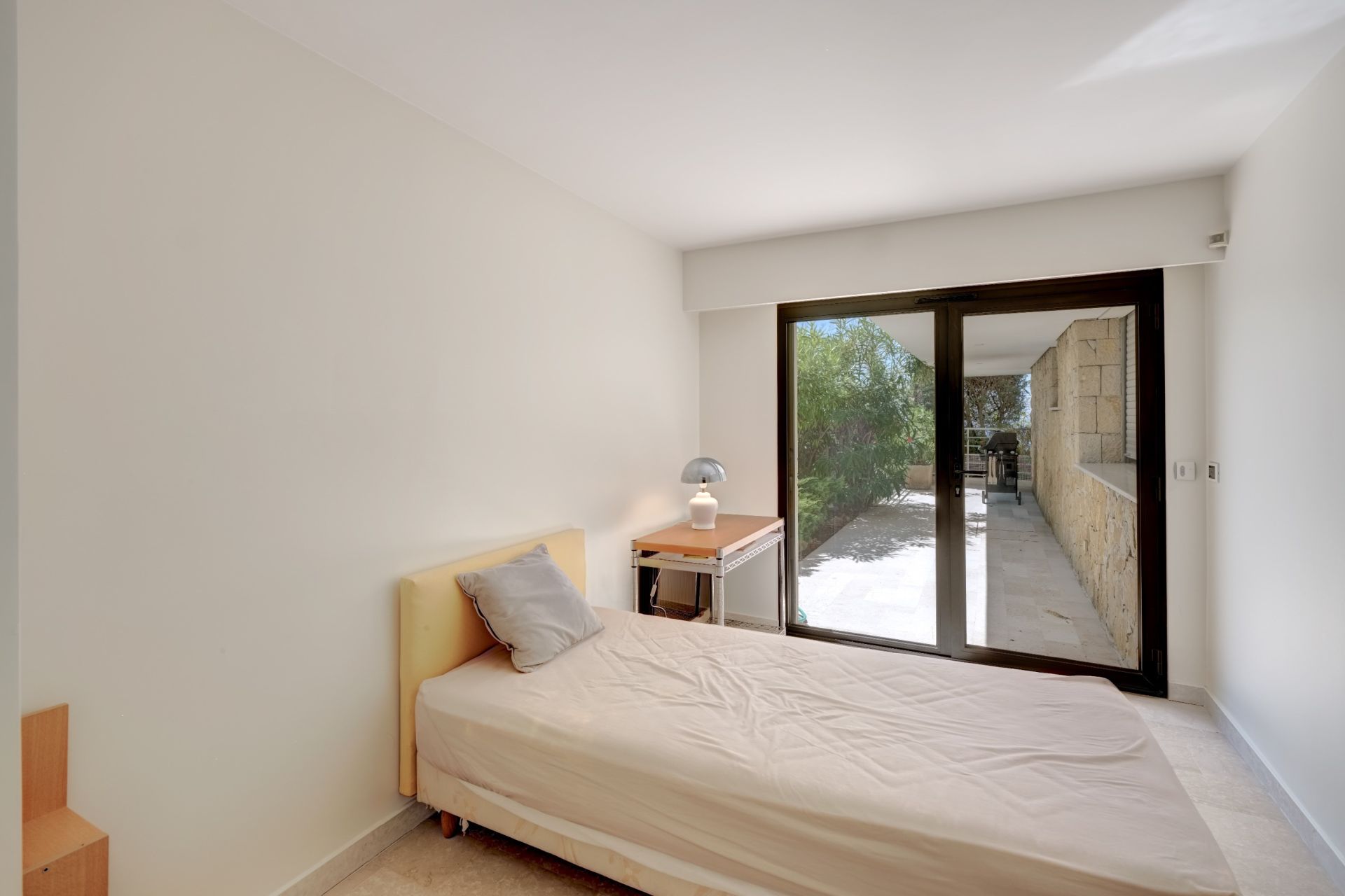 apartment 4 Rooms for sale on CANNES (06400)