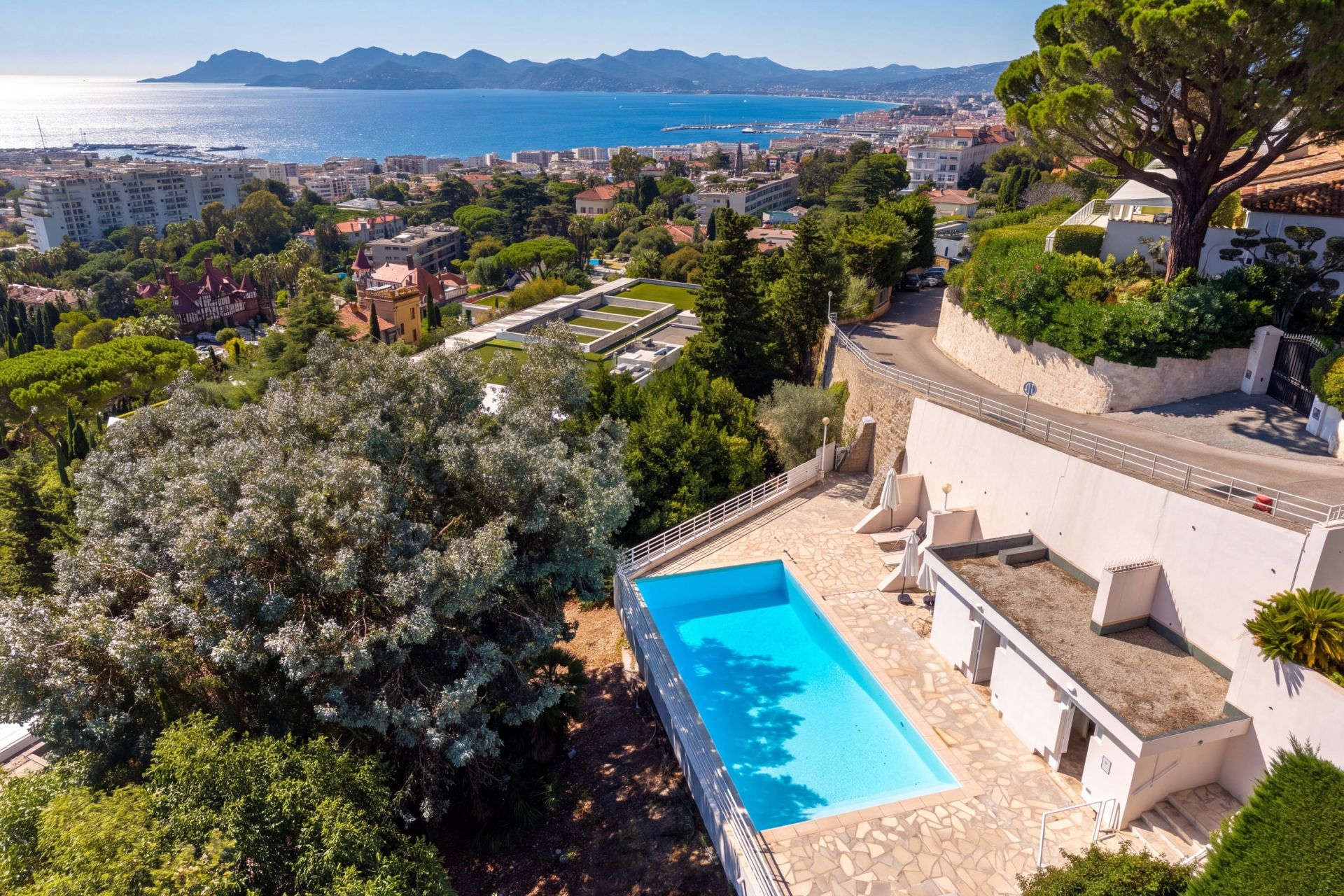 apartment 4 Rooms for sale on CANNES (06400)