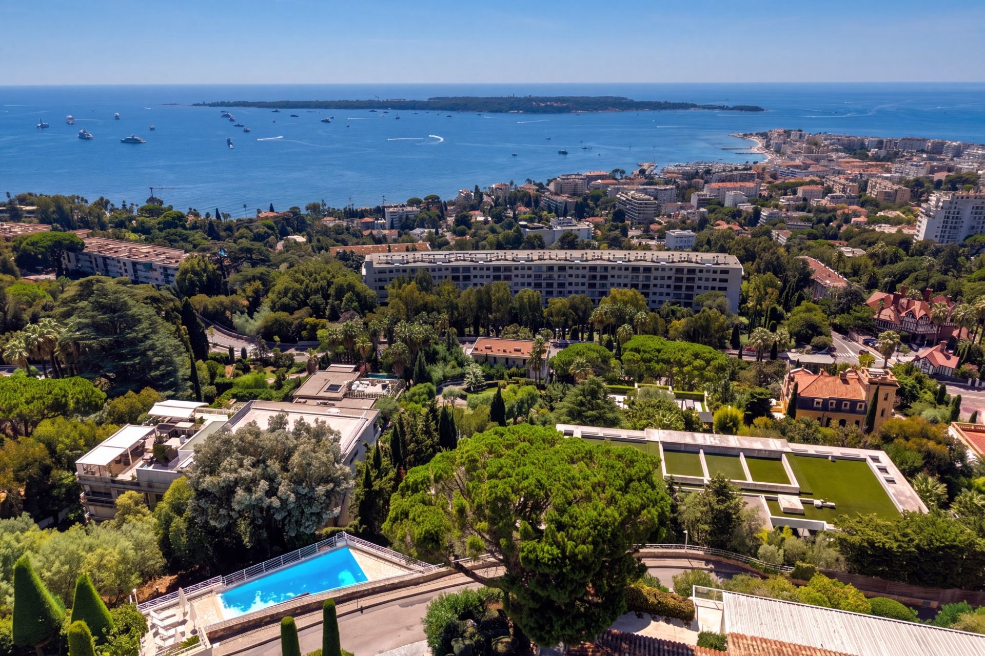 apartment 4 Rooms for sale on CANNES (06400)