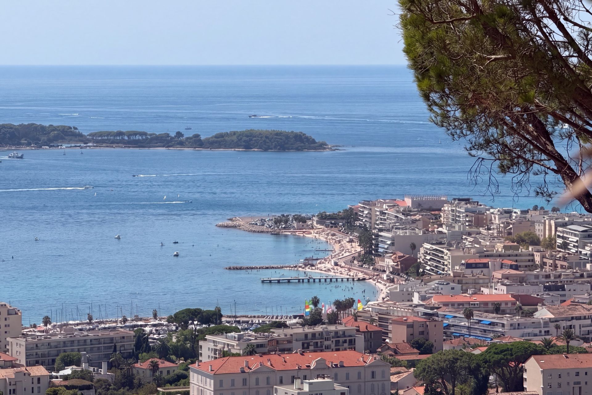 apartment 4 Rooms for sale on CANNES (06400)