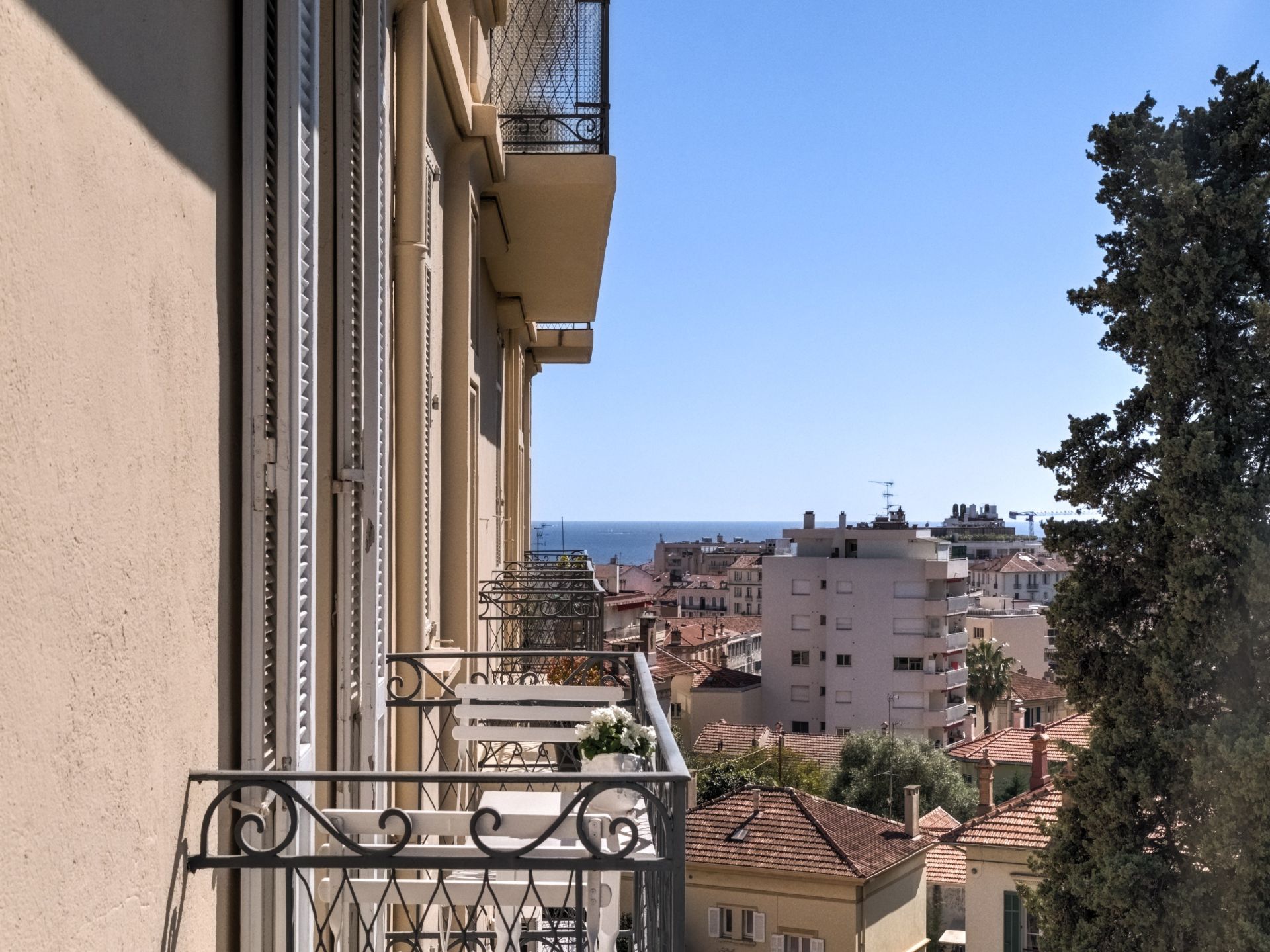 apartment 4 Rooms for sale on CANNES (06400)