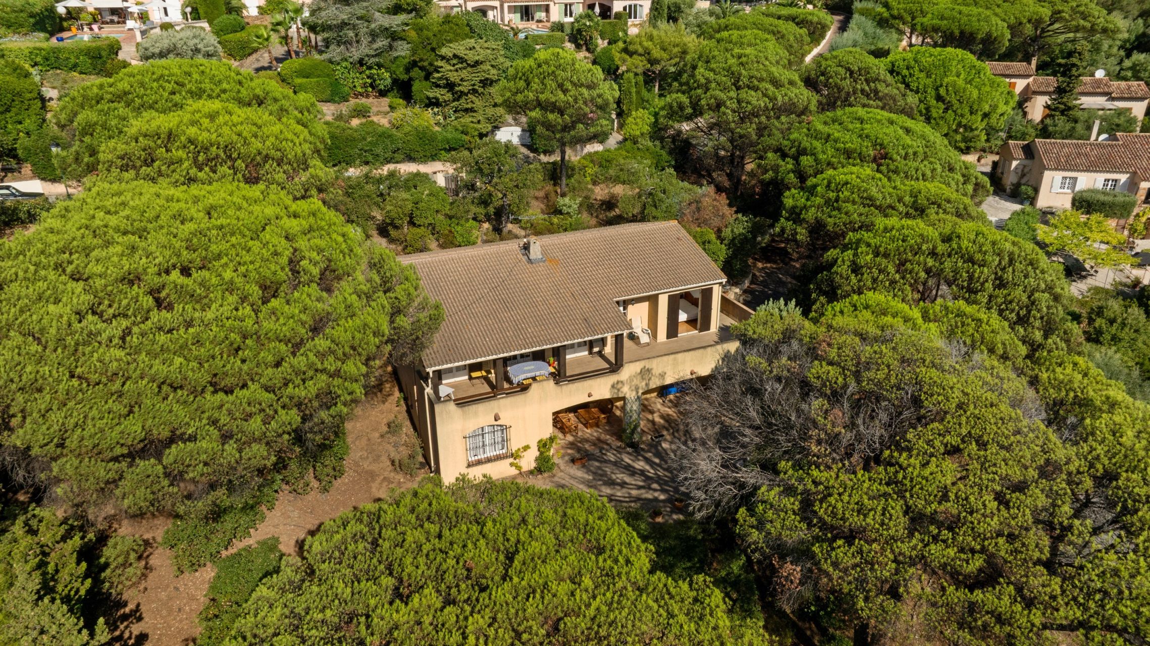 villa 5 Rooms for sale on STE MAXIME (83120)