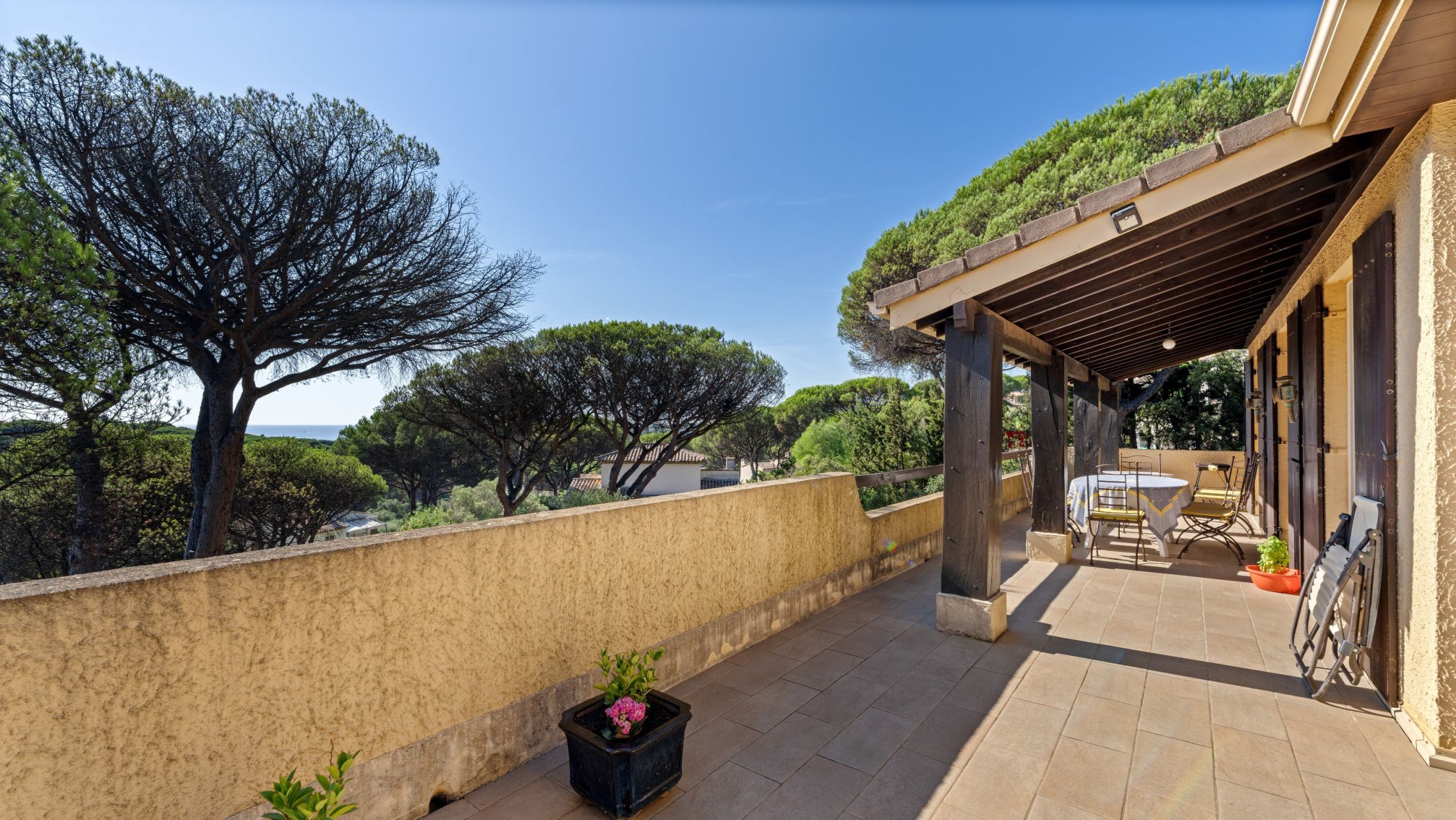 villa 5 Rooms for sale on STE MAXIME (83120)