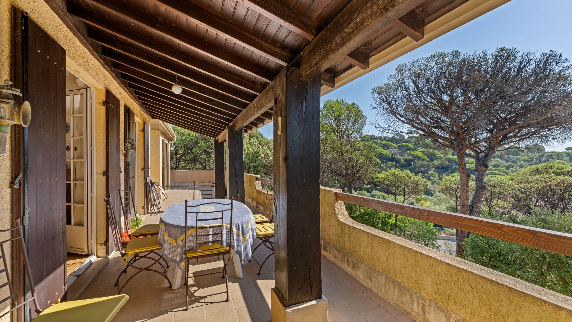 villa 5 Rooms for sale on STE MAXIME (83120)
