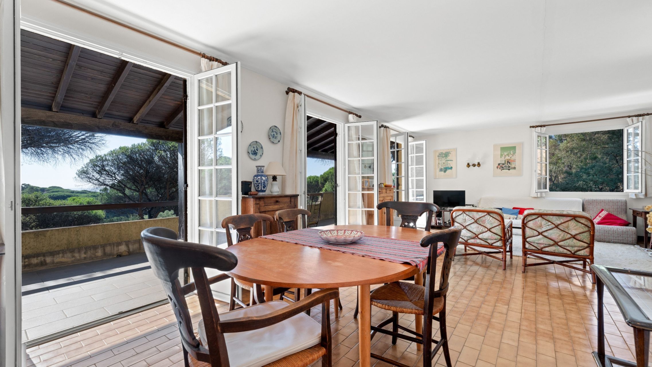 villa 5 Rooms for sale on STE MAXIME (83120)