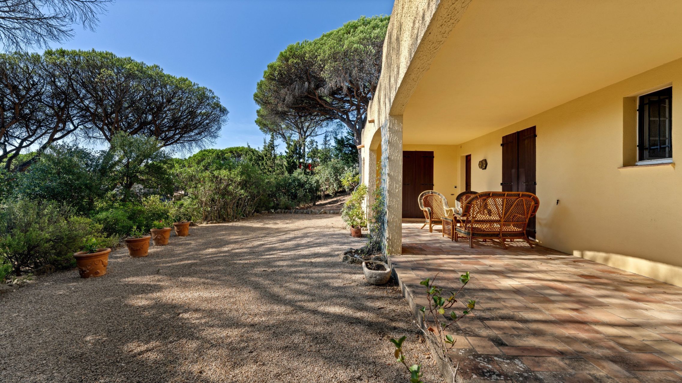 villa 5 Rooms for sale on STE MAXIME (83120)