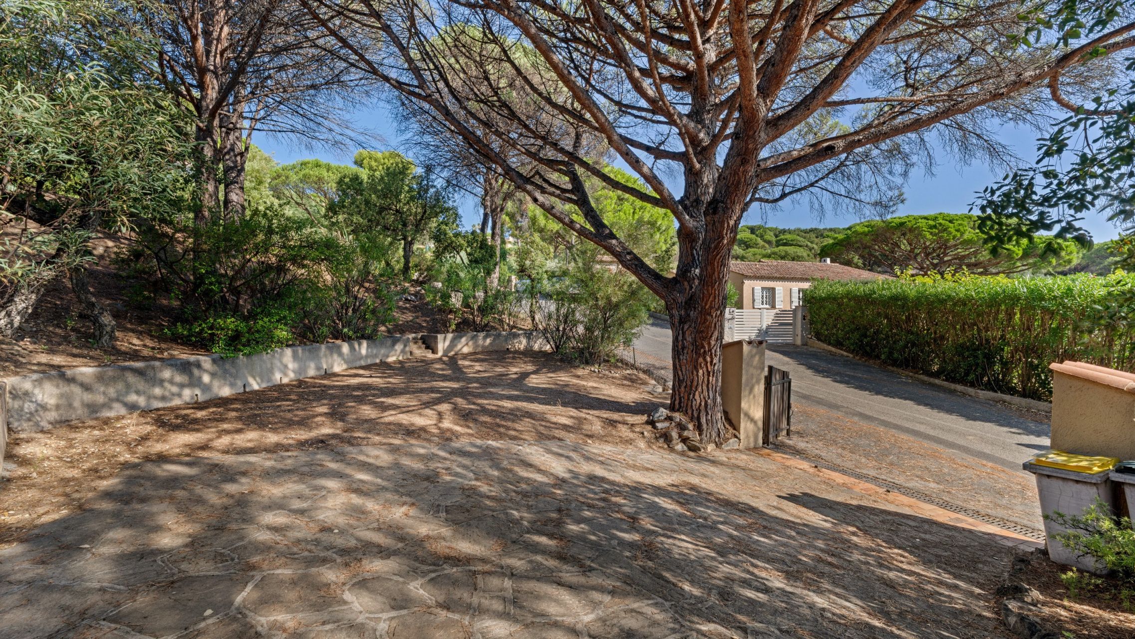 villa 5 Rooms for sale on STE MAXIME (83120)