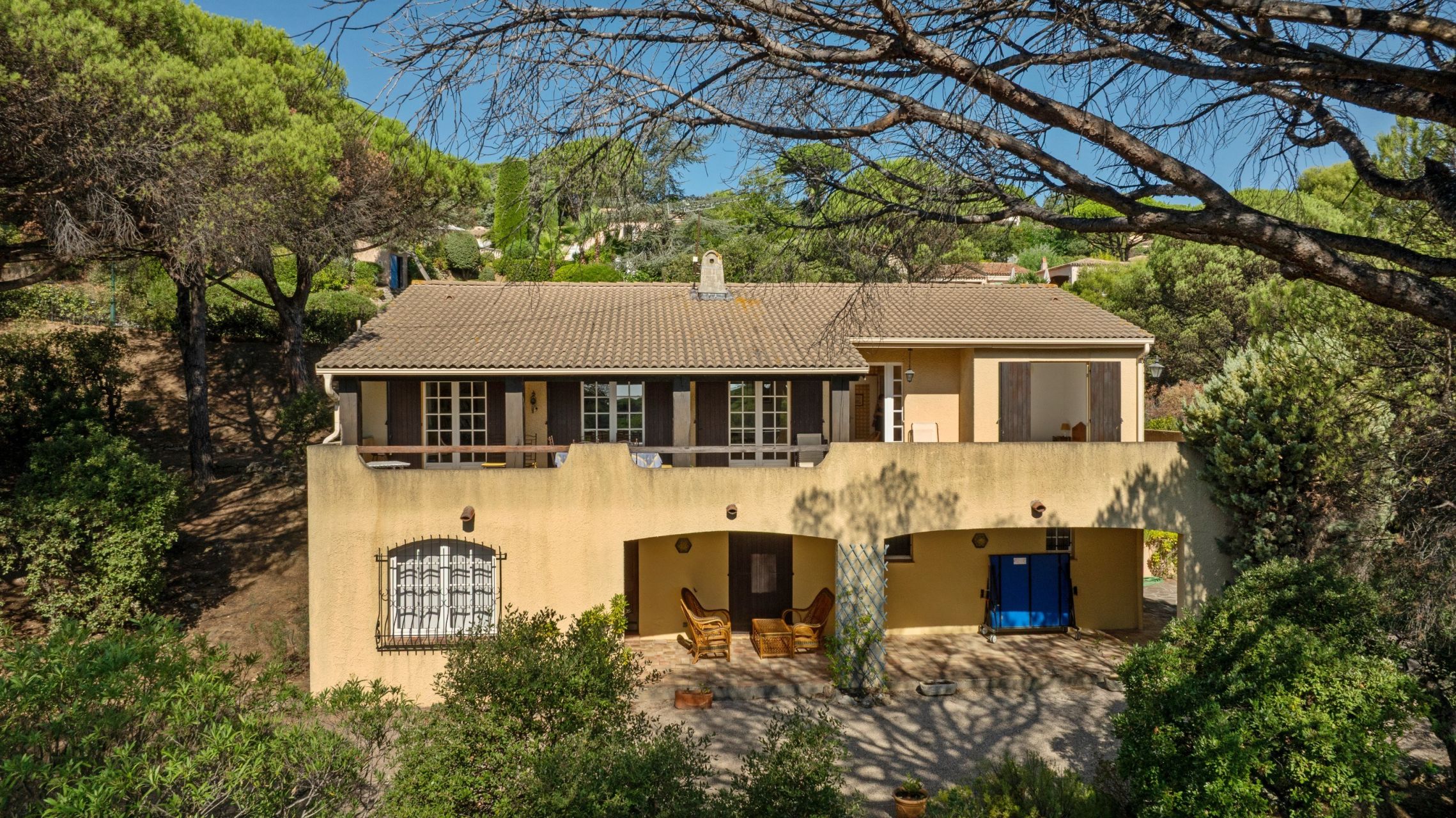 villa 5 Rooms for sale on STE MAXIME (83120)