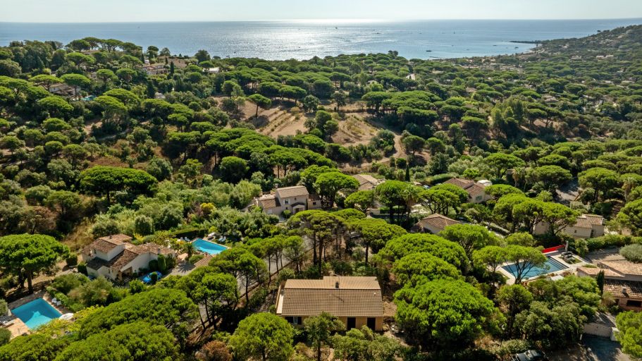 villa 5 Rooms for sale on STE MAXIME (83120)