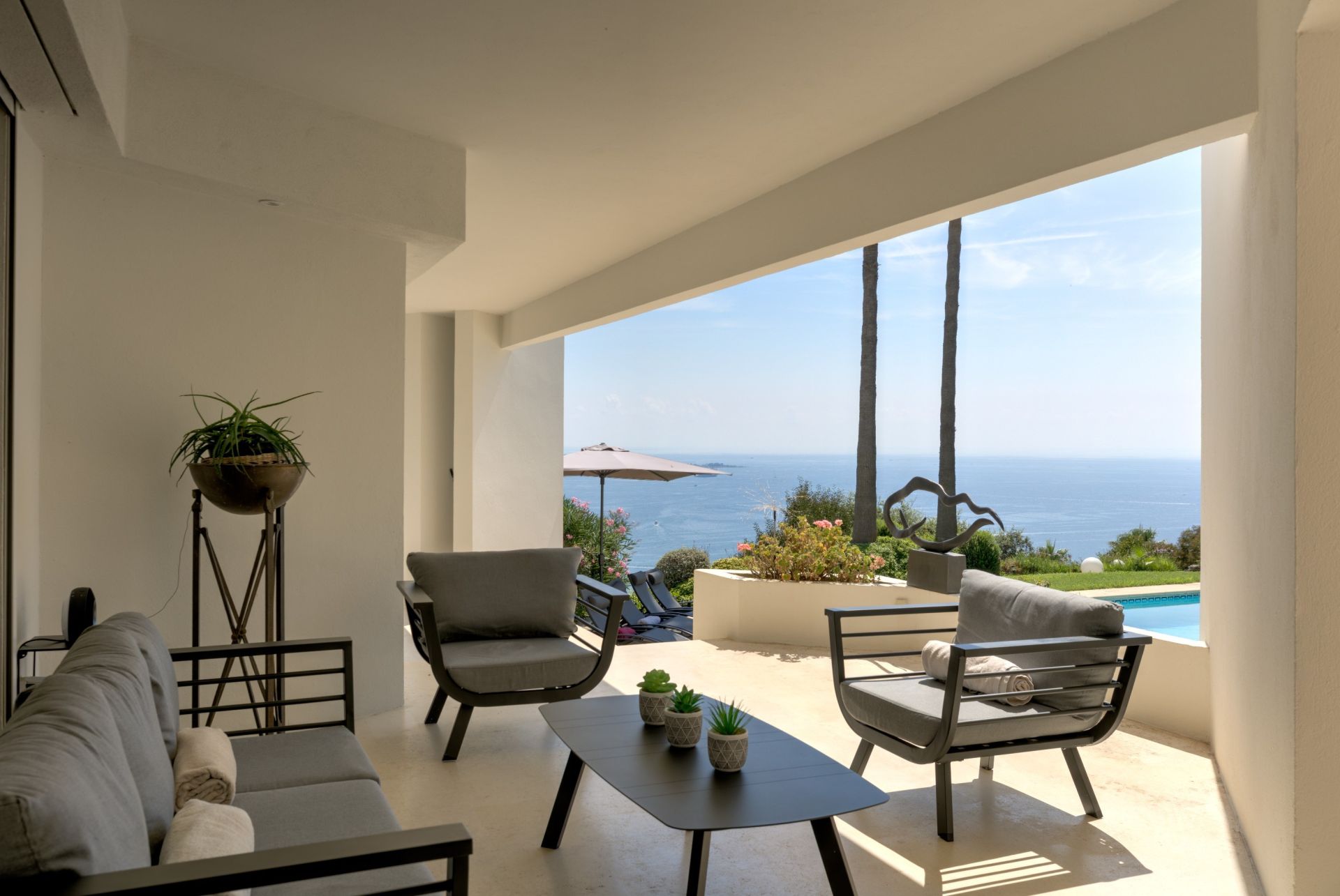 maison contemporaine 6 Pièces en vente sur VALLAURIS (06220)