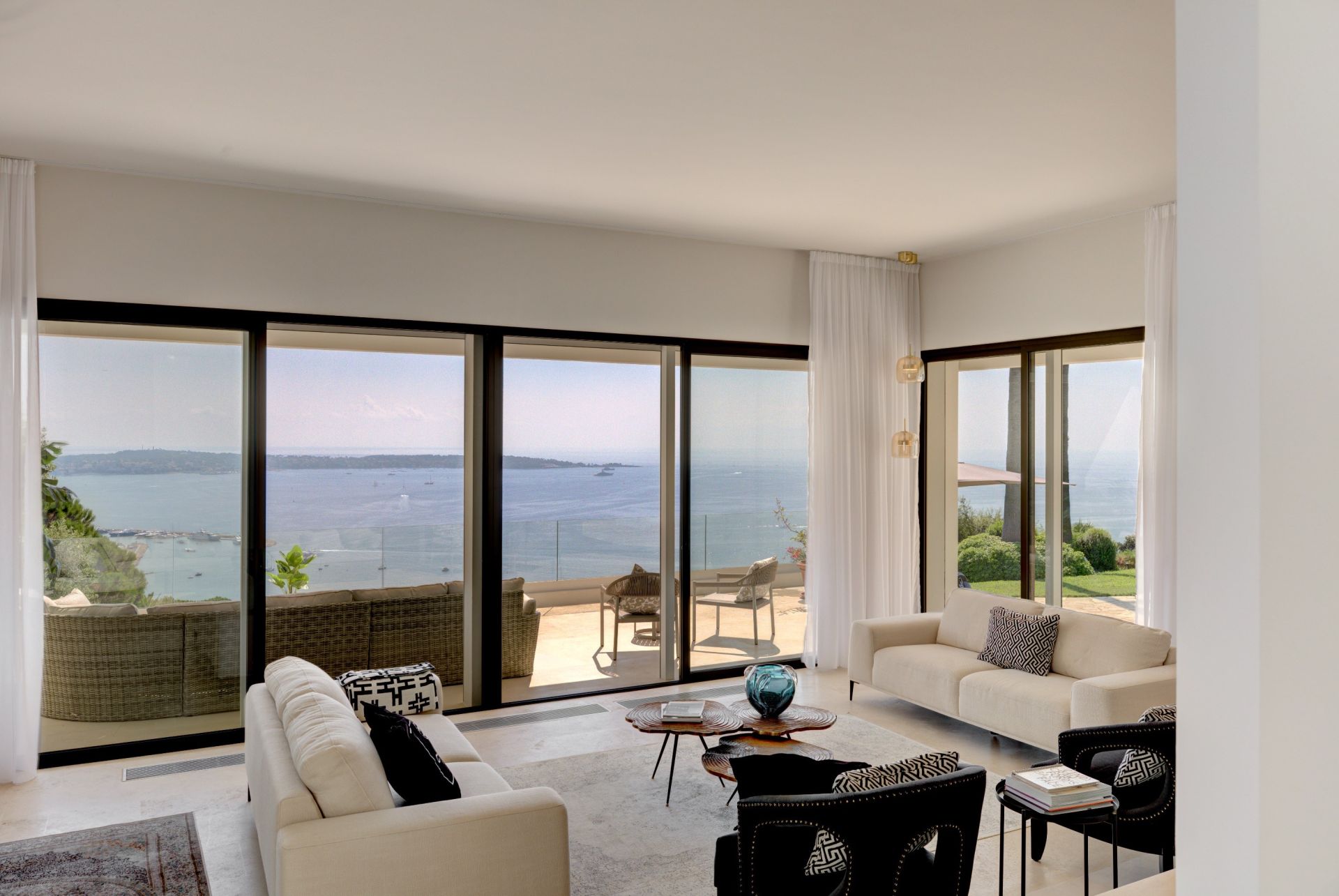 maison contemporaine 6 Pièces en vente sur VALLAURIS (06220)