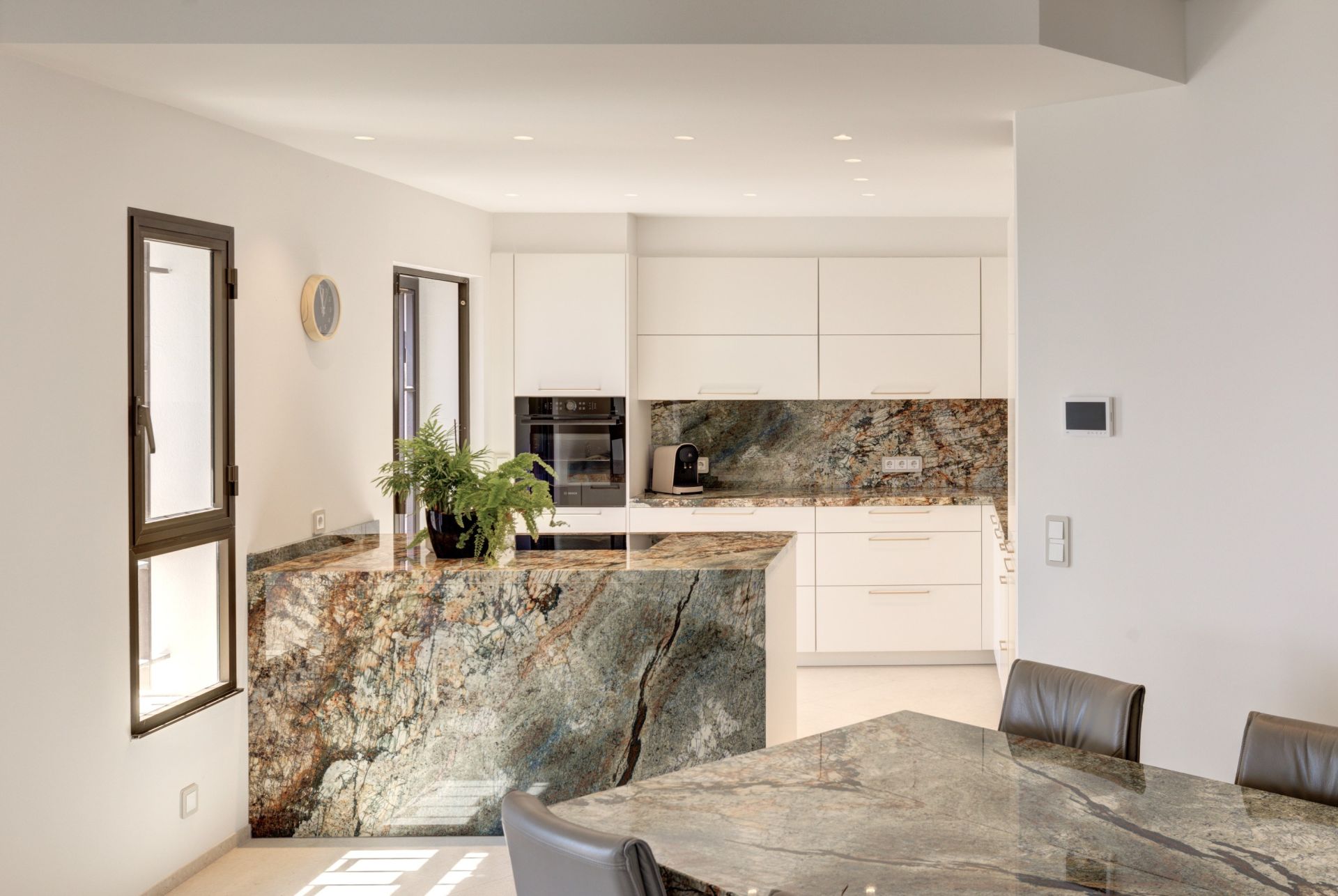 maison contemporaine 6 Pièces en vente sur VALLAURIS (06220)