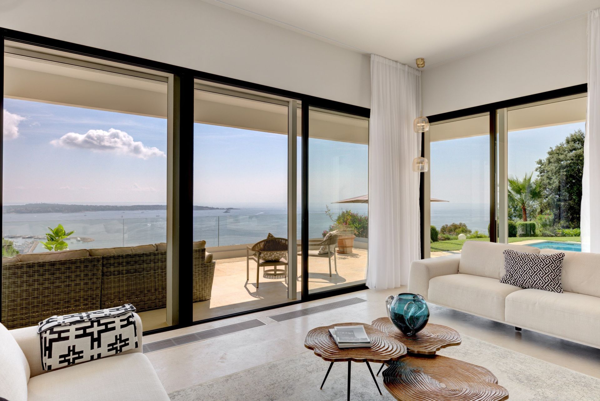 maison contemporaine 6 Pièces en vente sur VALLAURIS (06220)