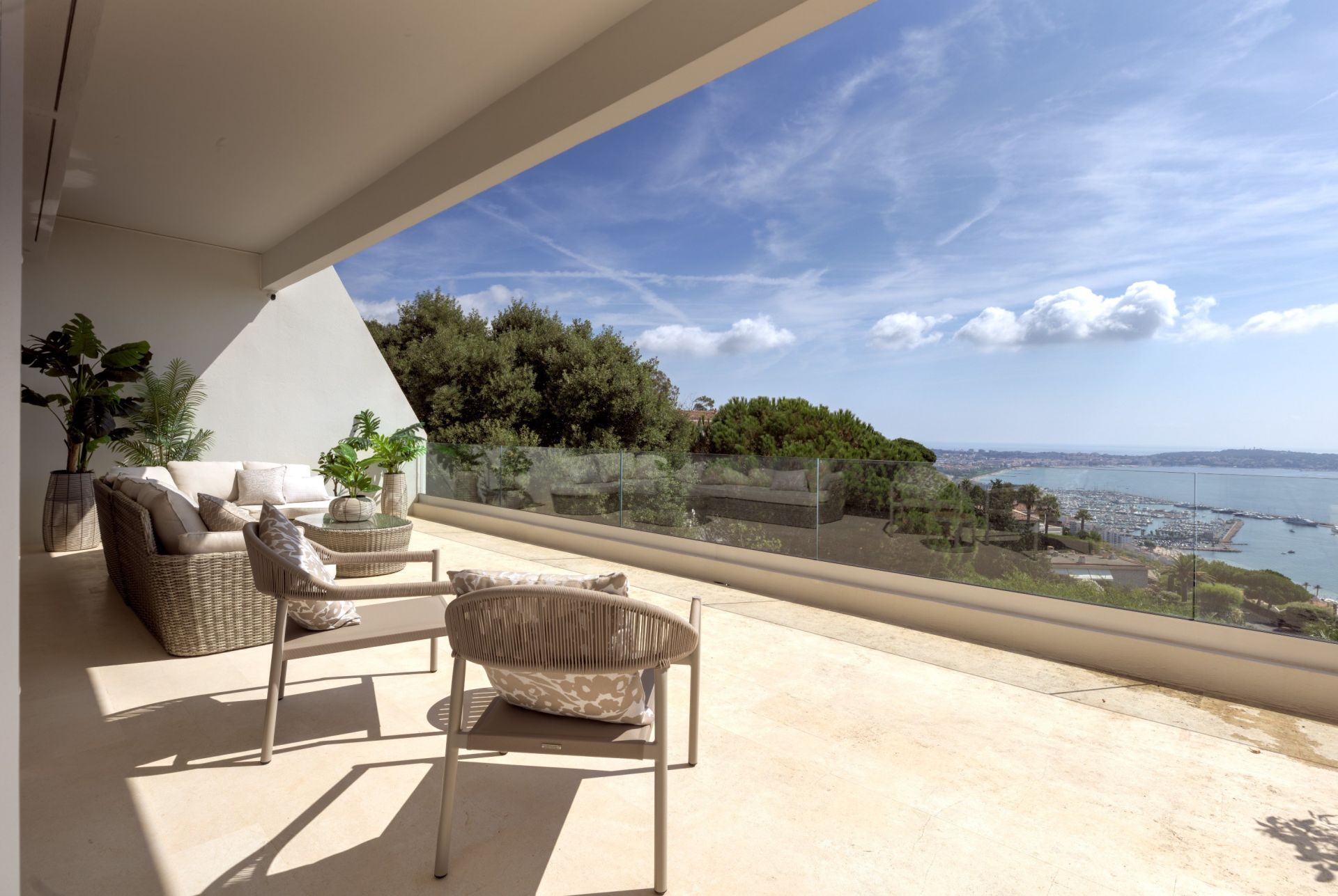 maison contemporaine 6 Pièces en vente sur VALLAURIS (06220)