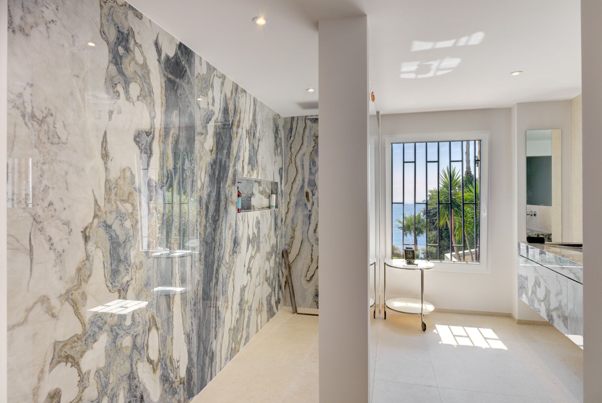 maison contemporaine 6 Pièces en vente sur VALLAURIS (06220)