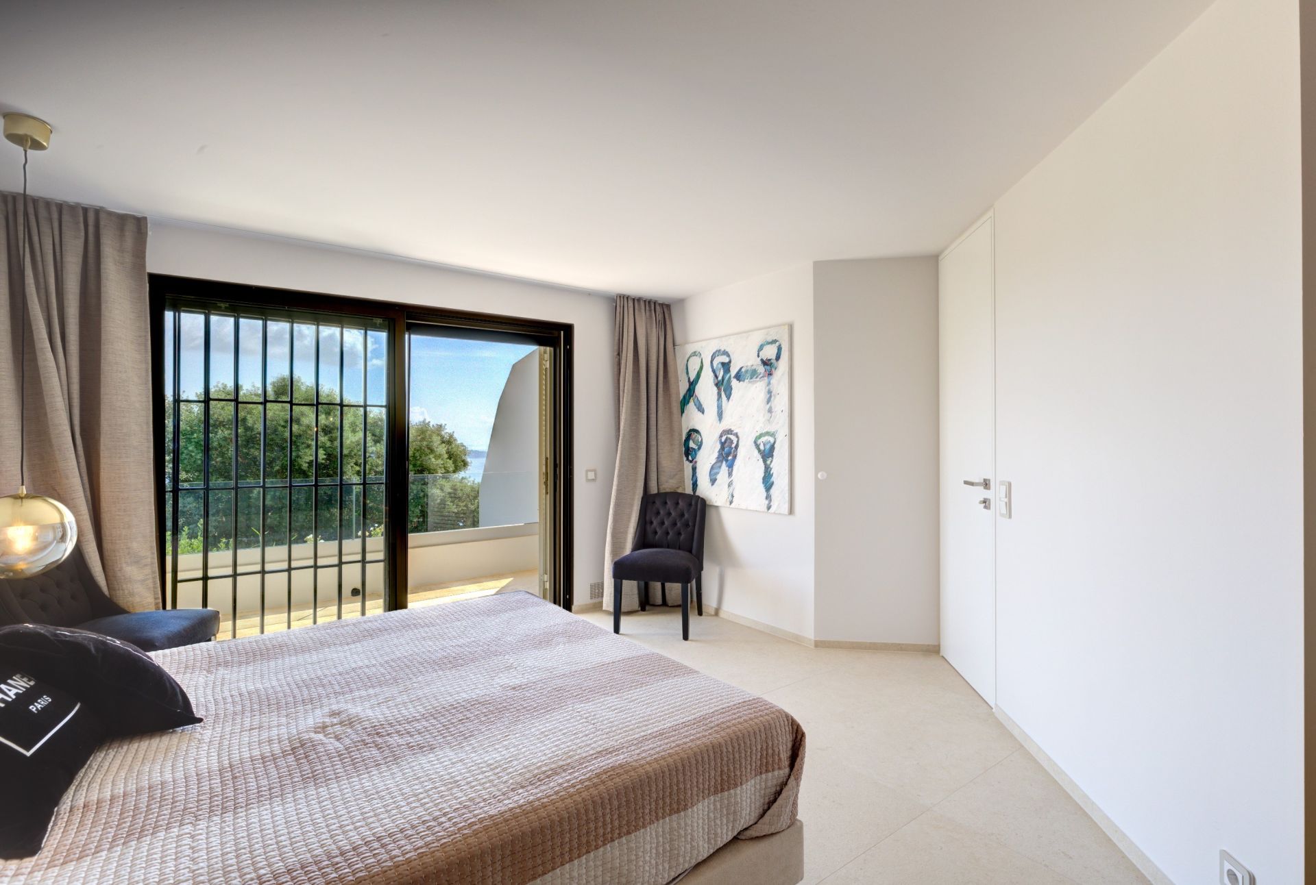 maison contemporaine 6 Pièces en vente sur VALLAURIS (06220)