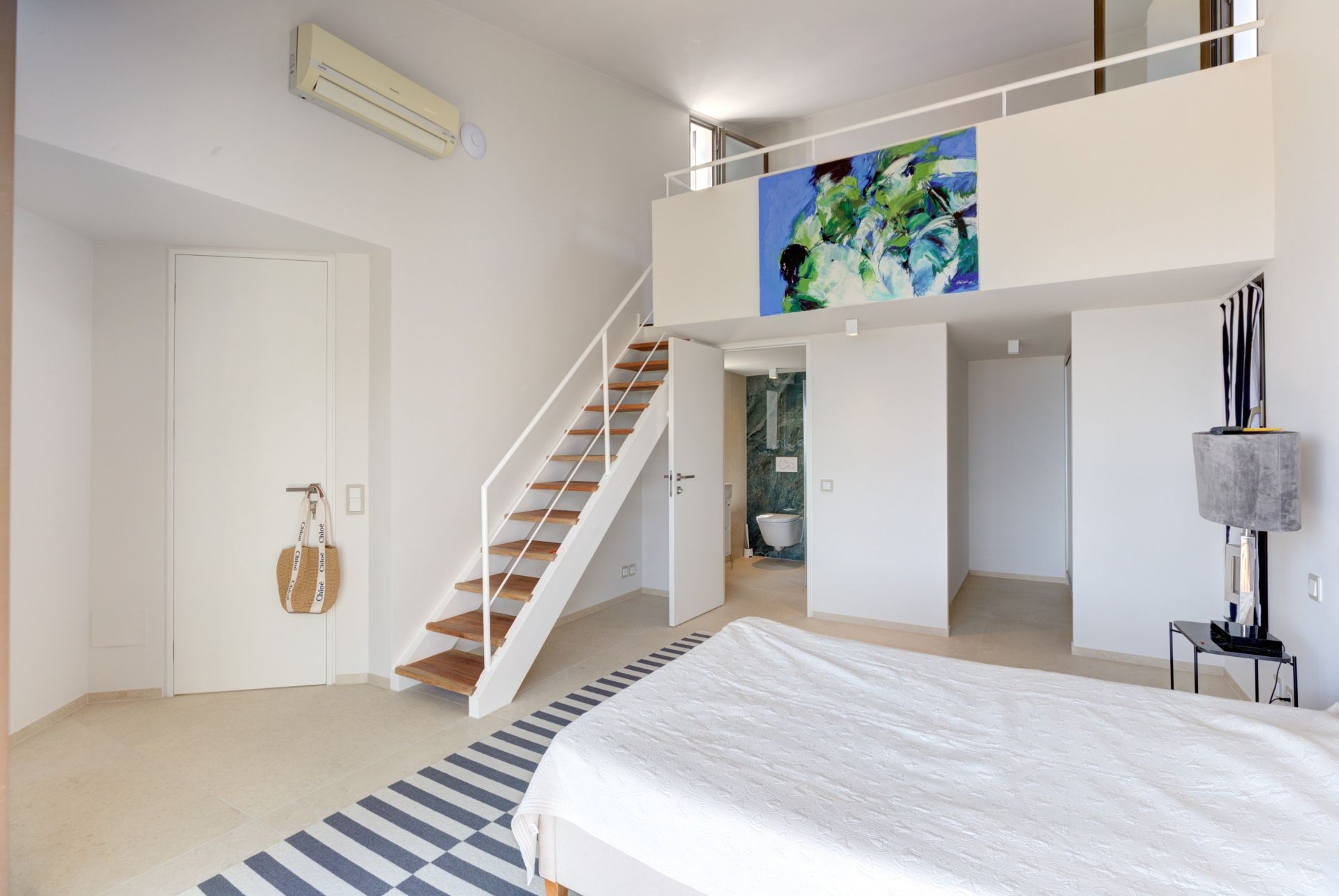 maison contemporaine 6 Pièces en vente sur VALLAURIS (06220)