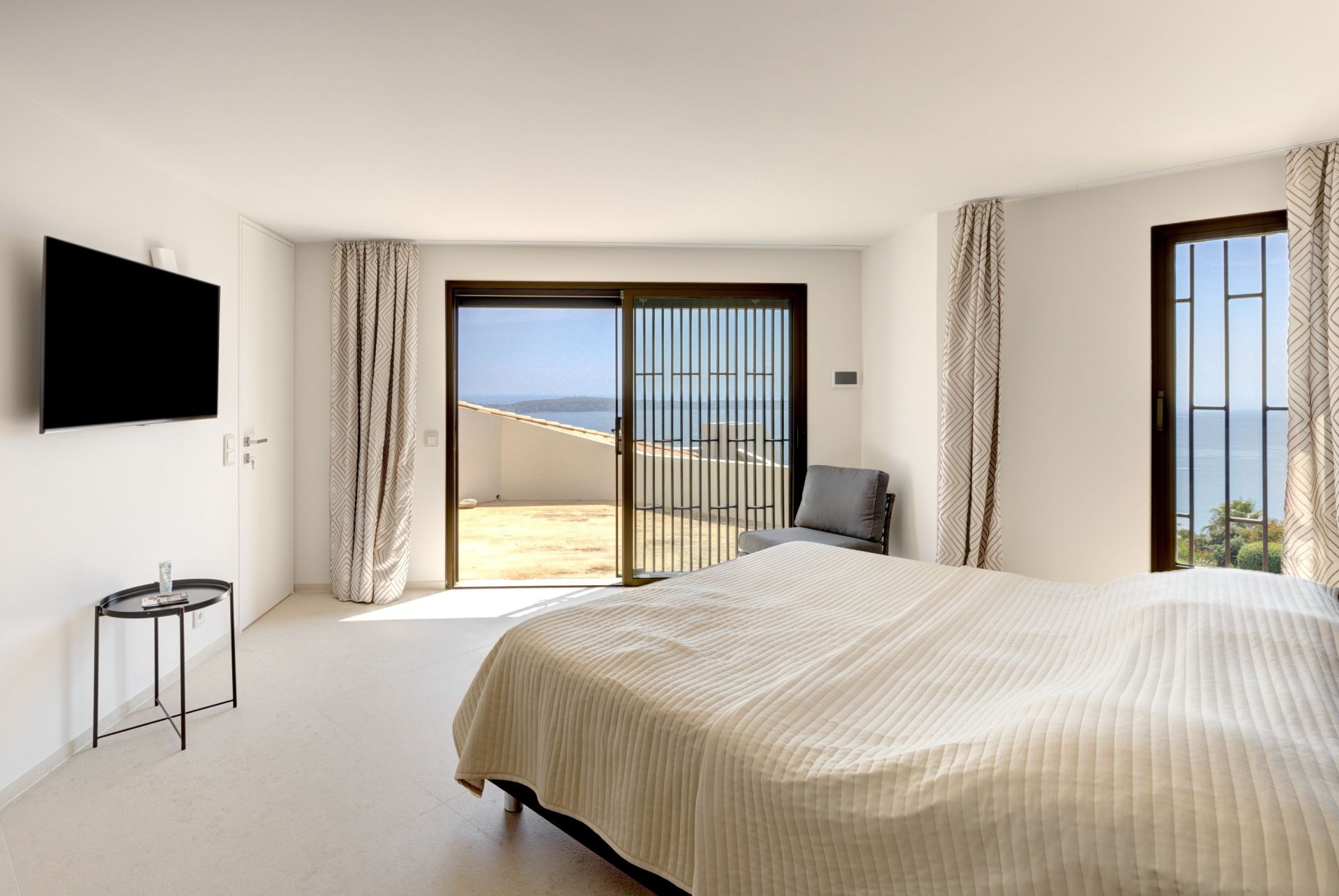 maison contemporaine 6 Pièces en vente sur VALLAURIS (06220)